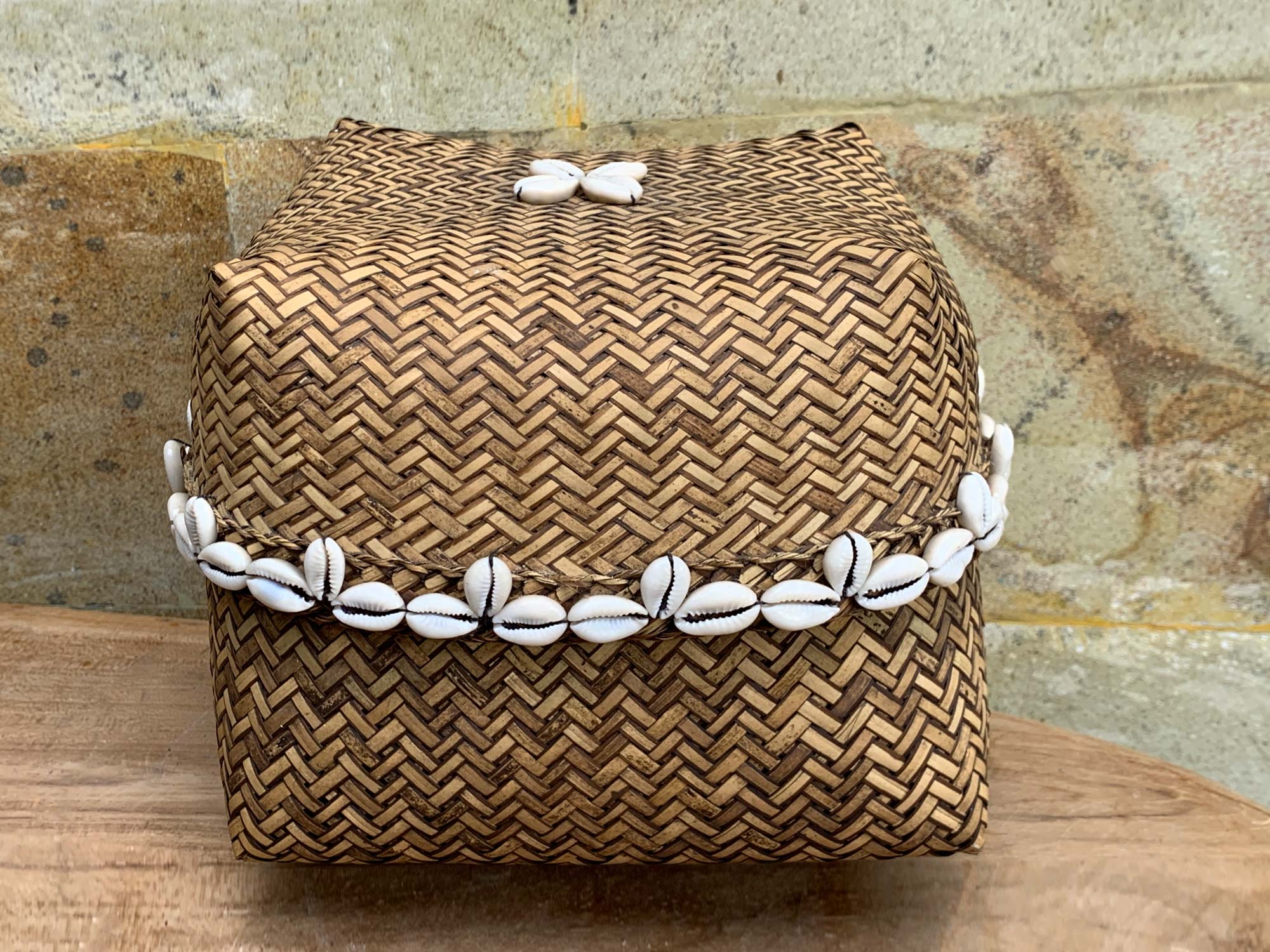 Opfergabekorb aus Bambus, B 22 cm, L 22 cm, H 15 cm
