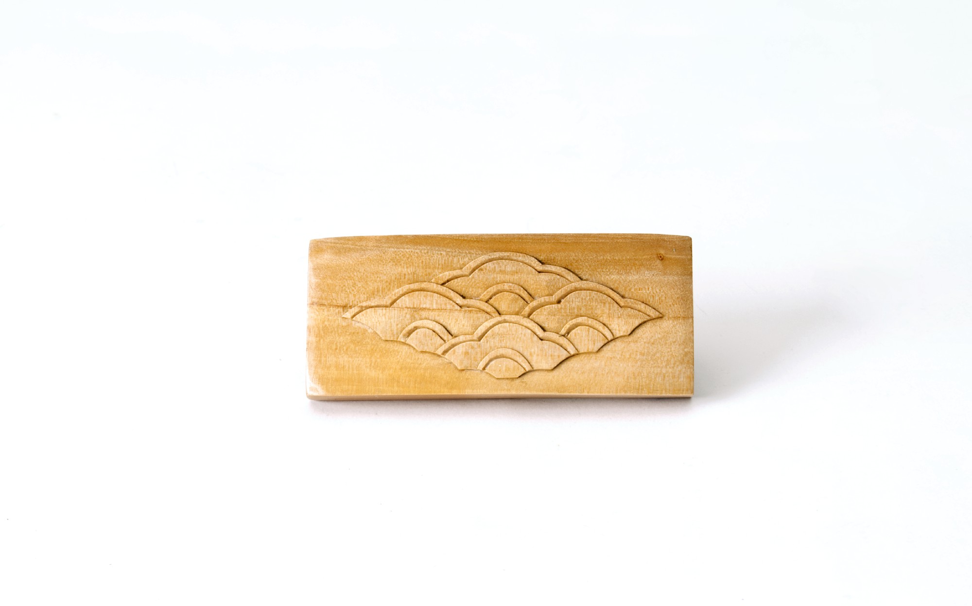 Nagelbürste 'Wellenform' aus Mahagoniholz, B 10 cm, L 4 cm, H 3 cm