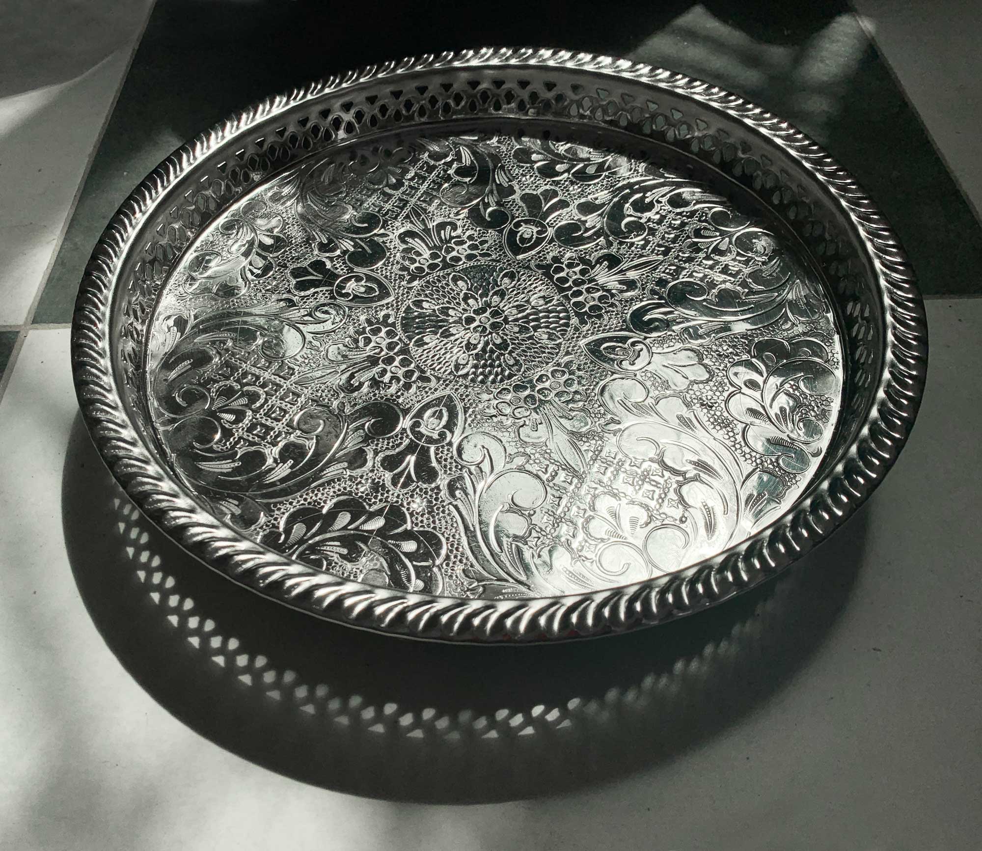 Teetablett mit Füßen 'Taouss', silber, Ø 32 cm, H 5 cm