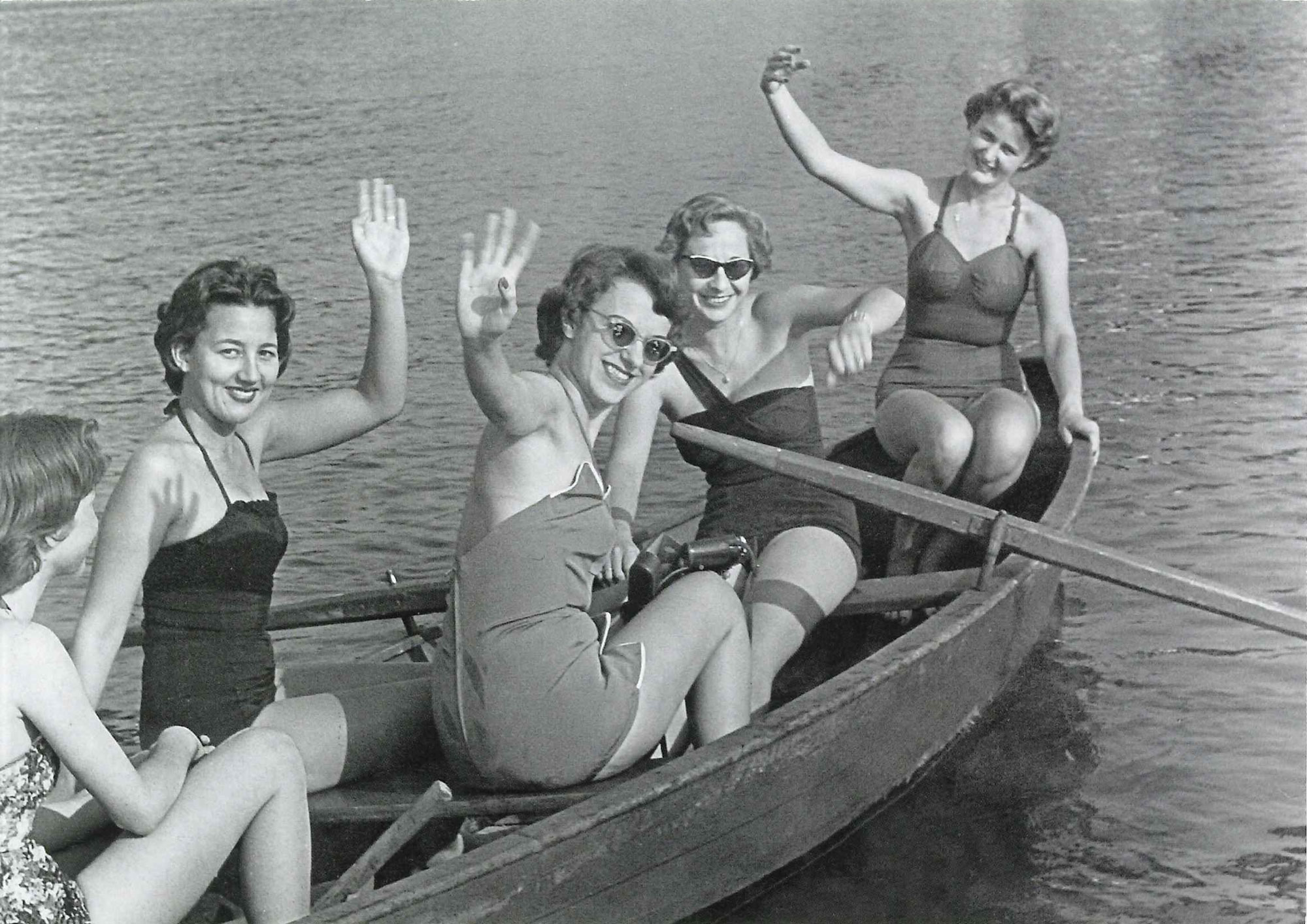Postkarte 'Girls wanna have fun'