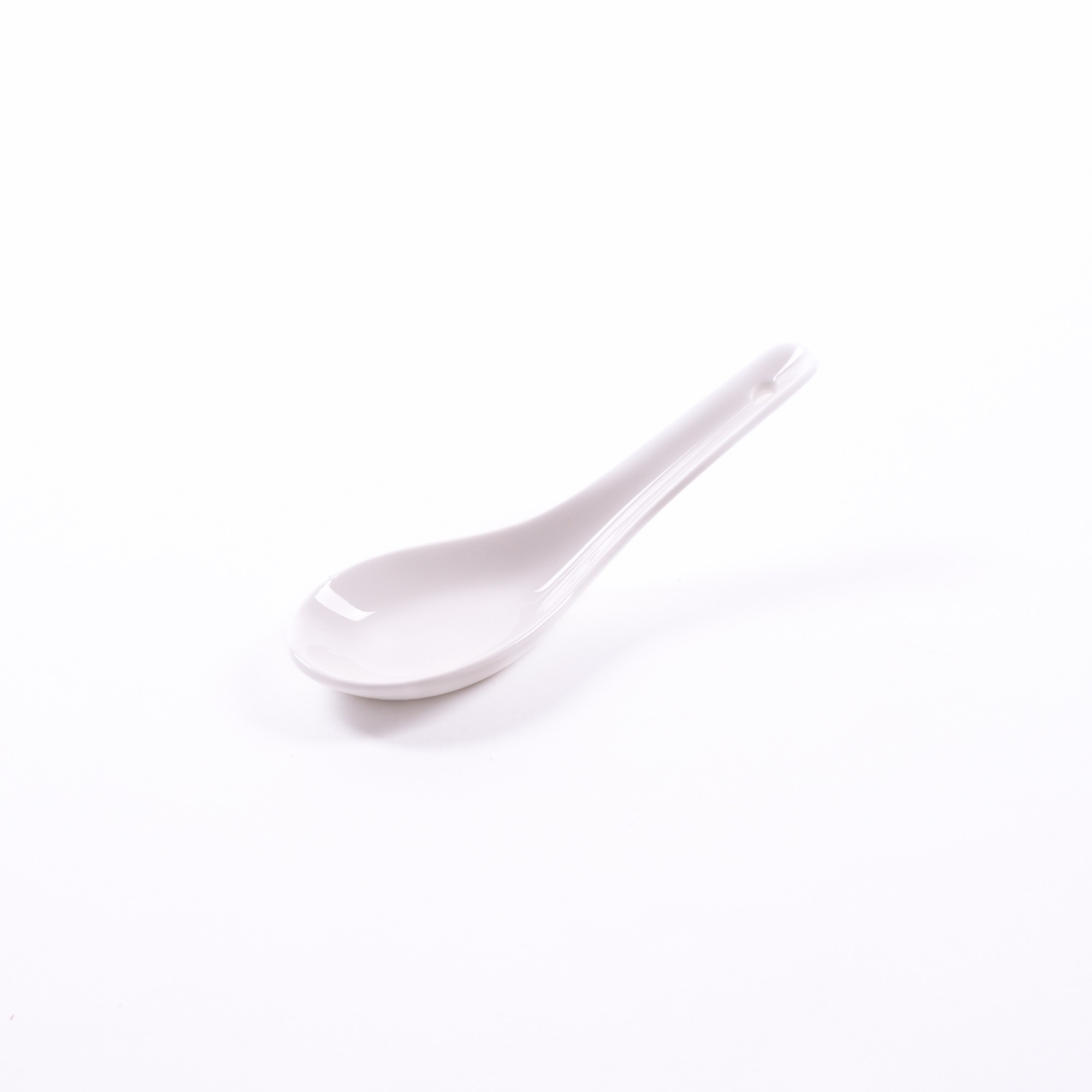 Chinesischer Löffel aus Keramik, weiß, L 11 cm, B 4 cm