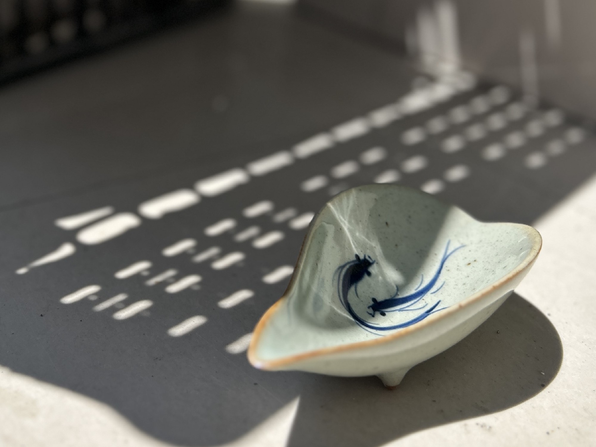 Keramikschale 'Fische', handbemalt, L 15 cm, B 7,5 cm, H 4,5 cm