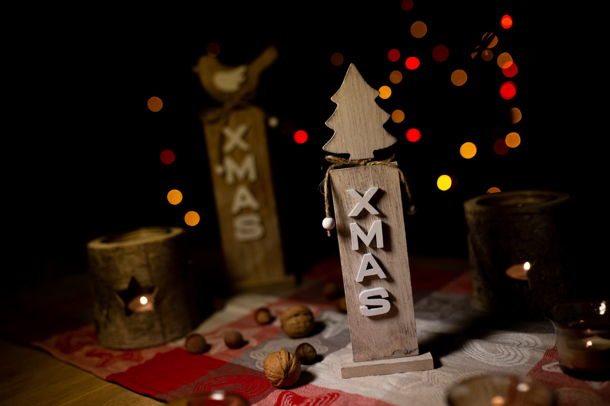 Holz-Säule 'X-Mas' mit Tannenbaum, natur, H 8 cm, T 3 cm, B 3 cm
