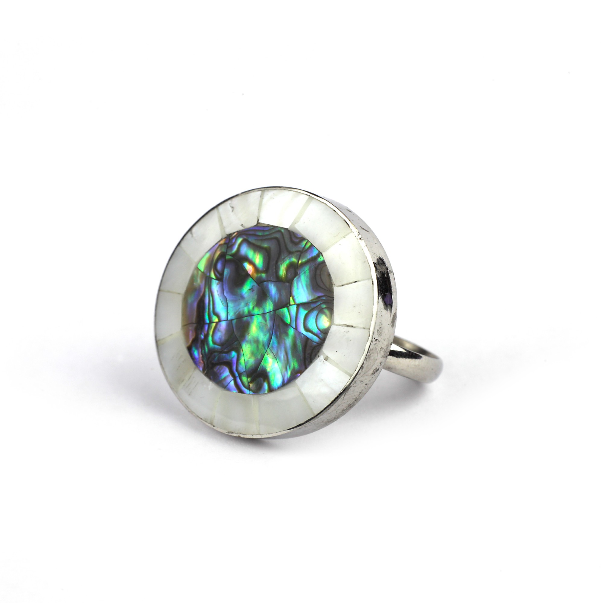 Runder Ring aus Edelstahl und Muschelharz