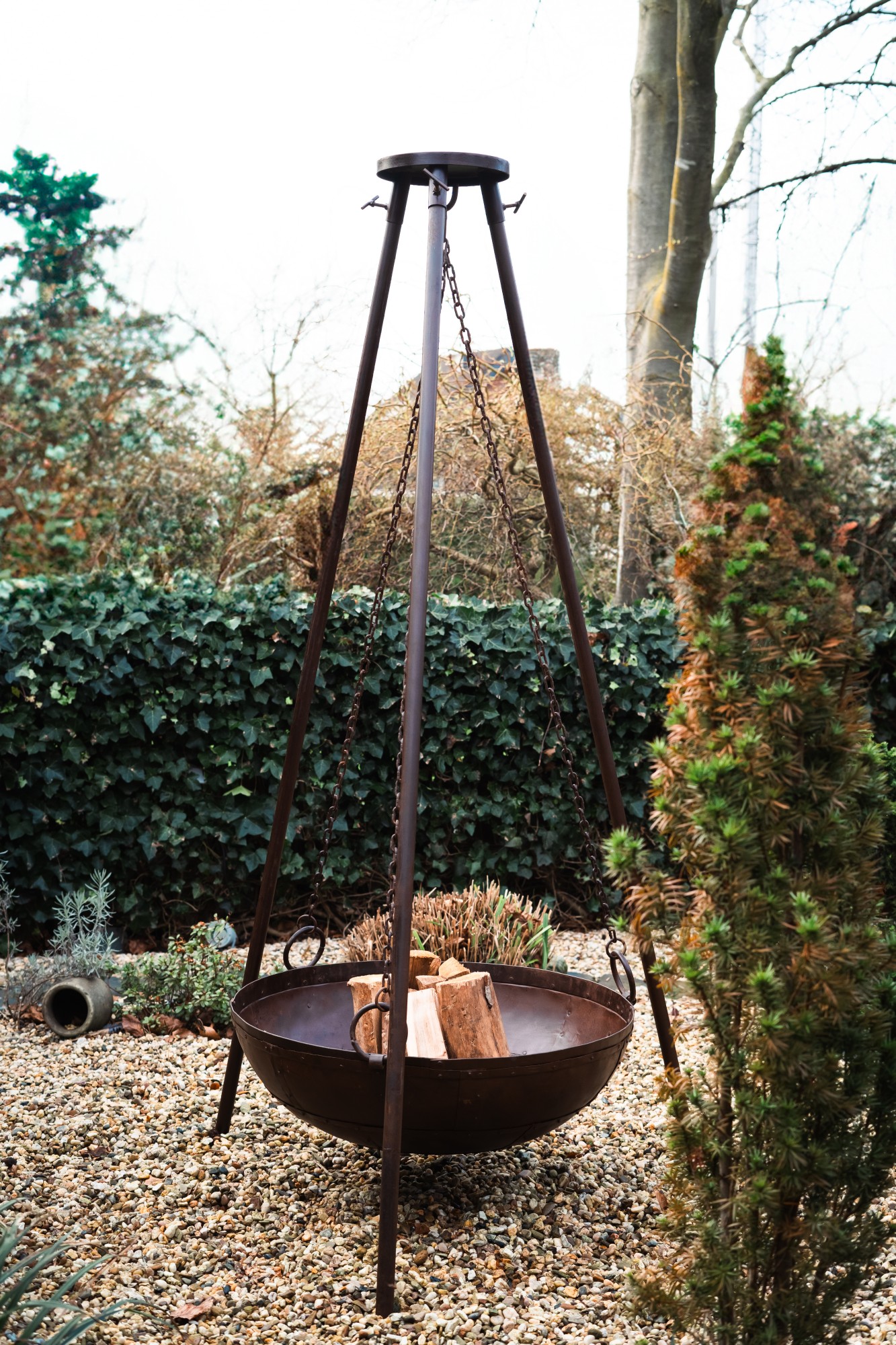 Kadai an Dreibein, aus Metall, H 210 cm, Ø 80 cm