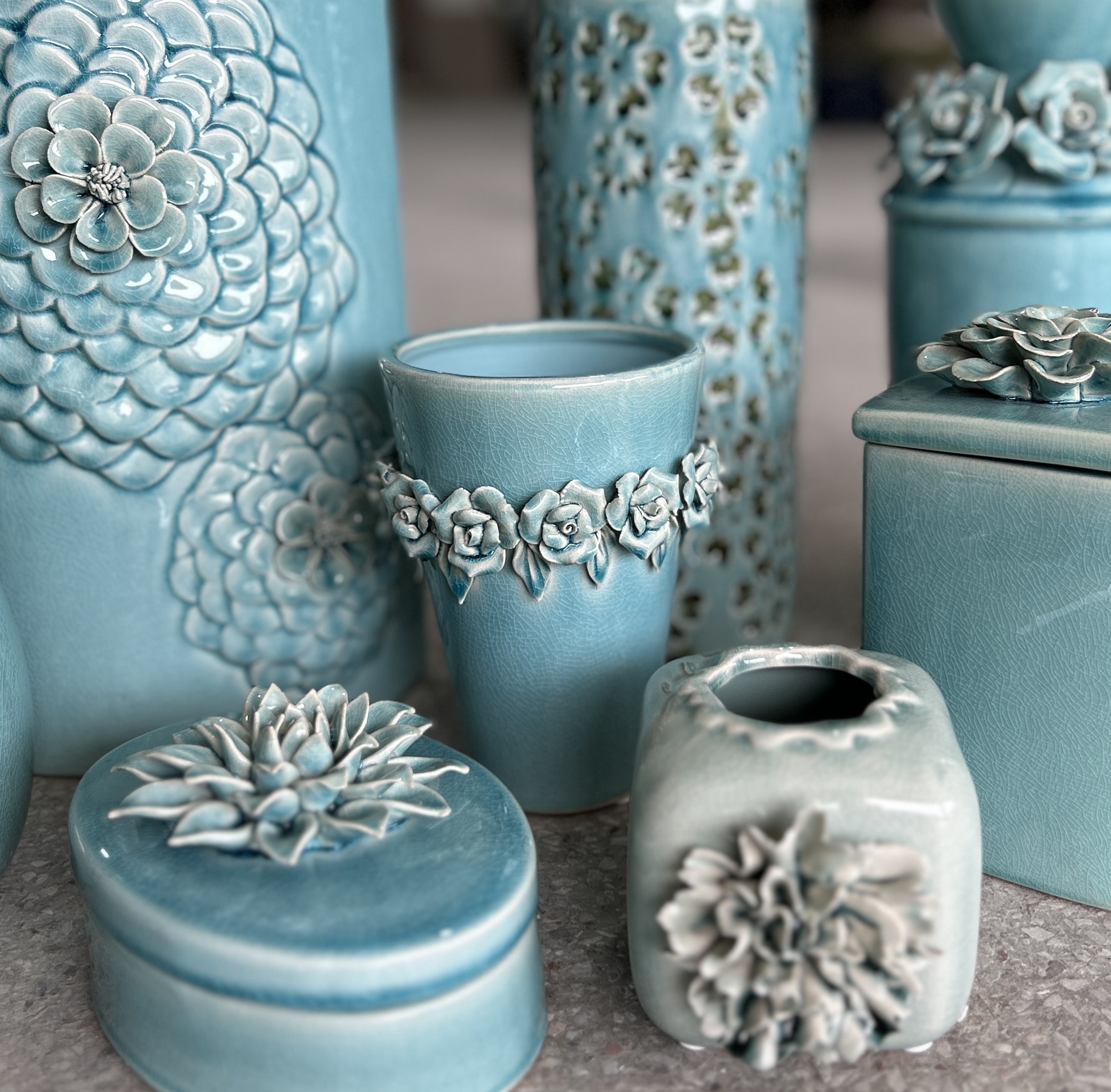 Vase 'Rosalinde' aus Keramik, hellblau, Ø 12 cm, H 16,5 cm