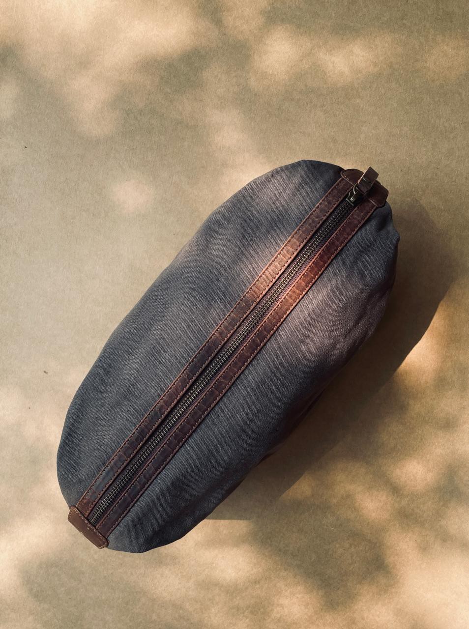 Kulturtasche, grau, L 29 cm, B 15 cm, H 14 cm