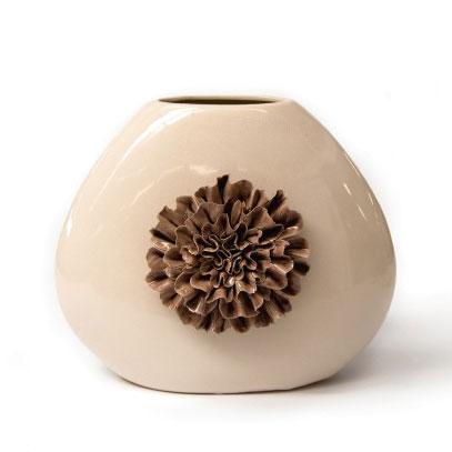 Keramikvase 'Dianthus Quadra' mit handmodellierten Blüten, L 30 cm, B 16 cm, H 25 cm