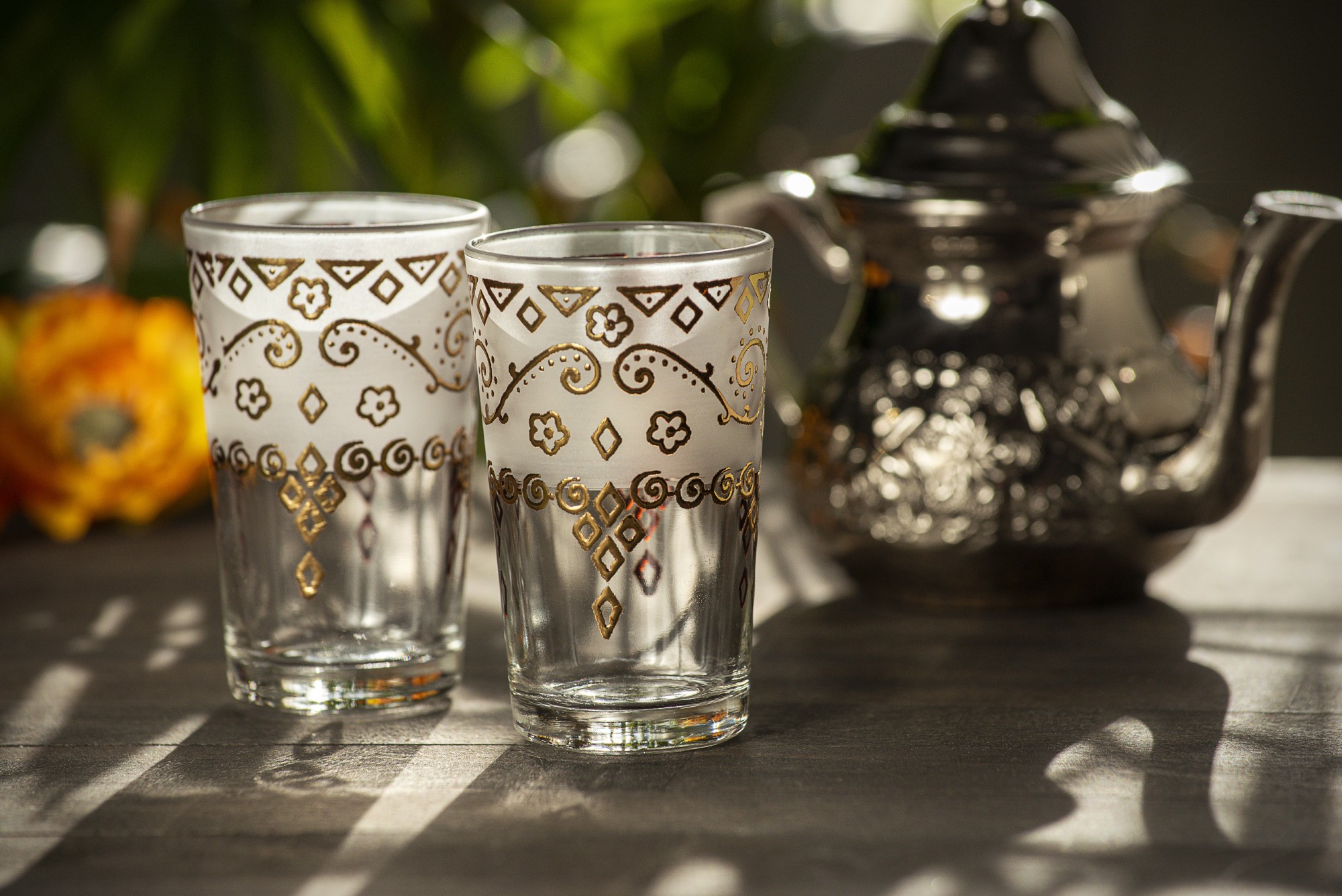 Teeglas, gold, weiß, Ø 5 cm, H 9 cm