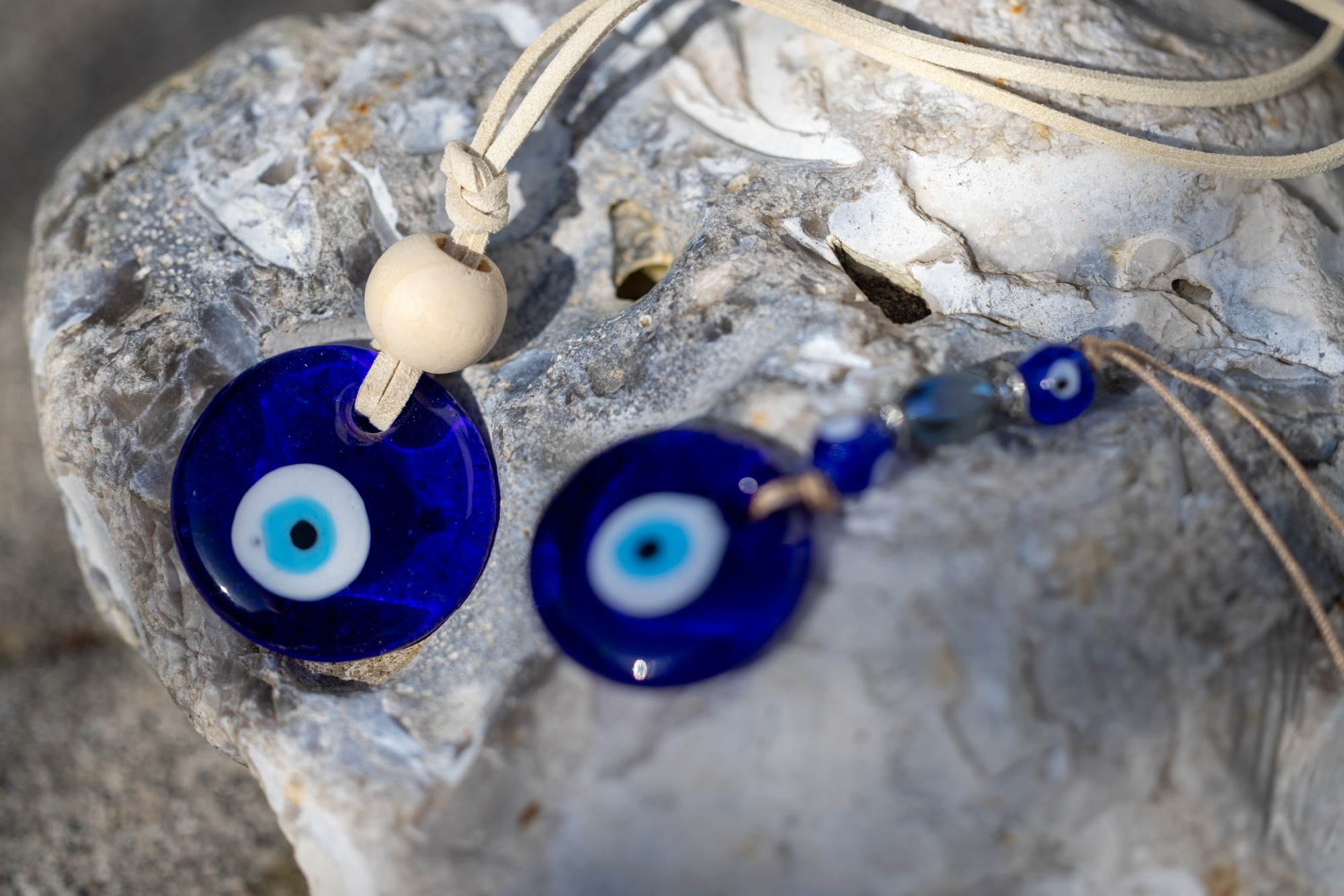 Anhänger 'Evil Eye', aus Glas, Ø 3,5 cm, H 17 cm