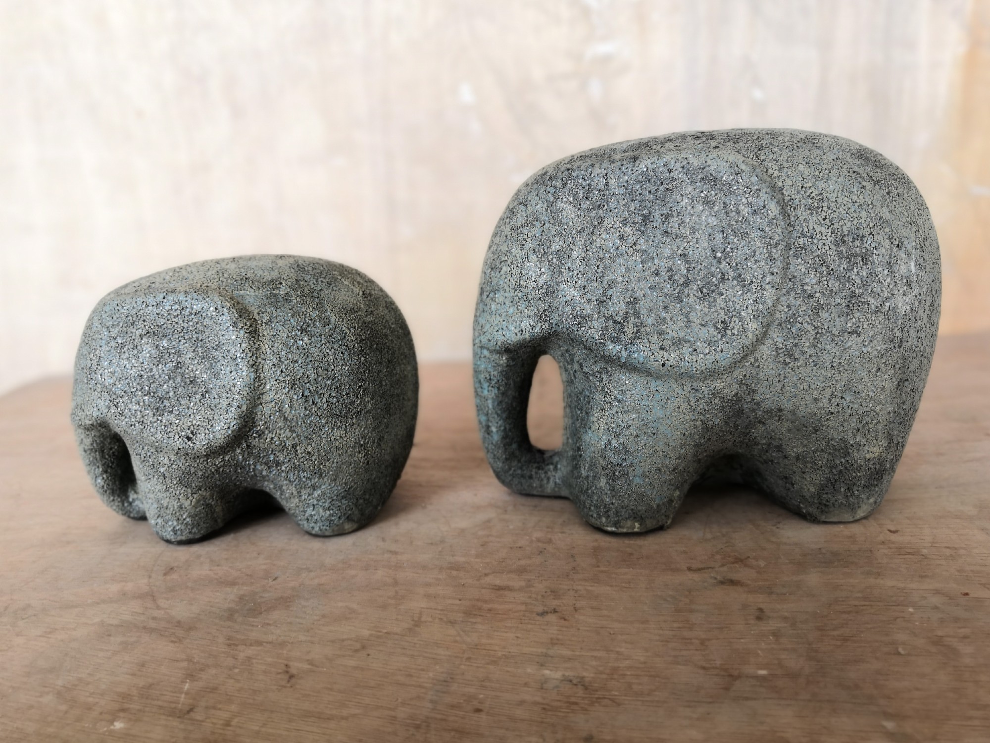 Keramikelefant, grau, T 17 cm, B 11,5 cm, H 13 cm