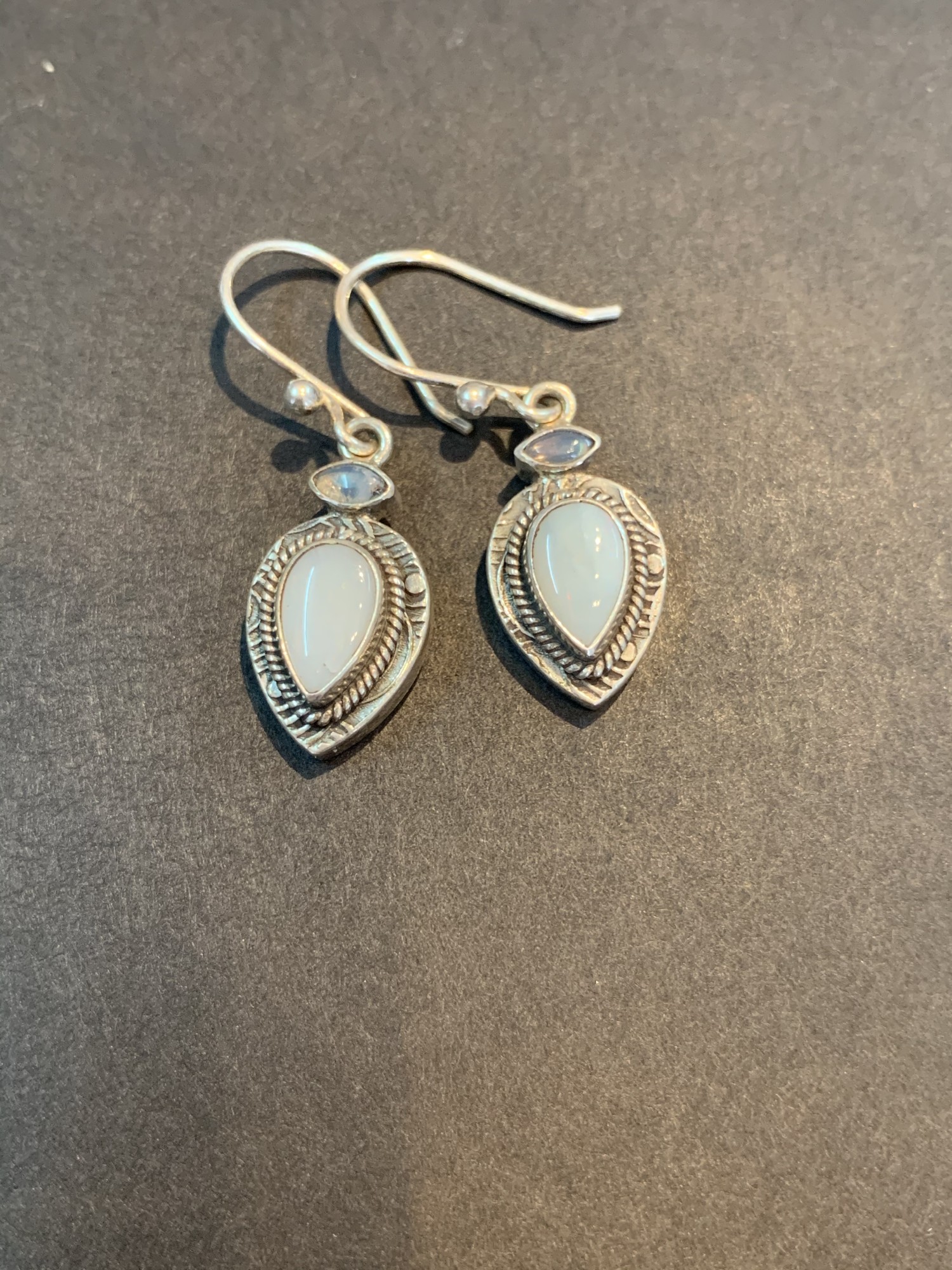Ohrringe mit Opal, 925-er Sterlingsilber