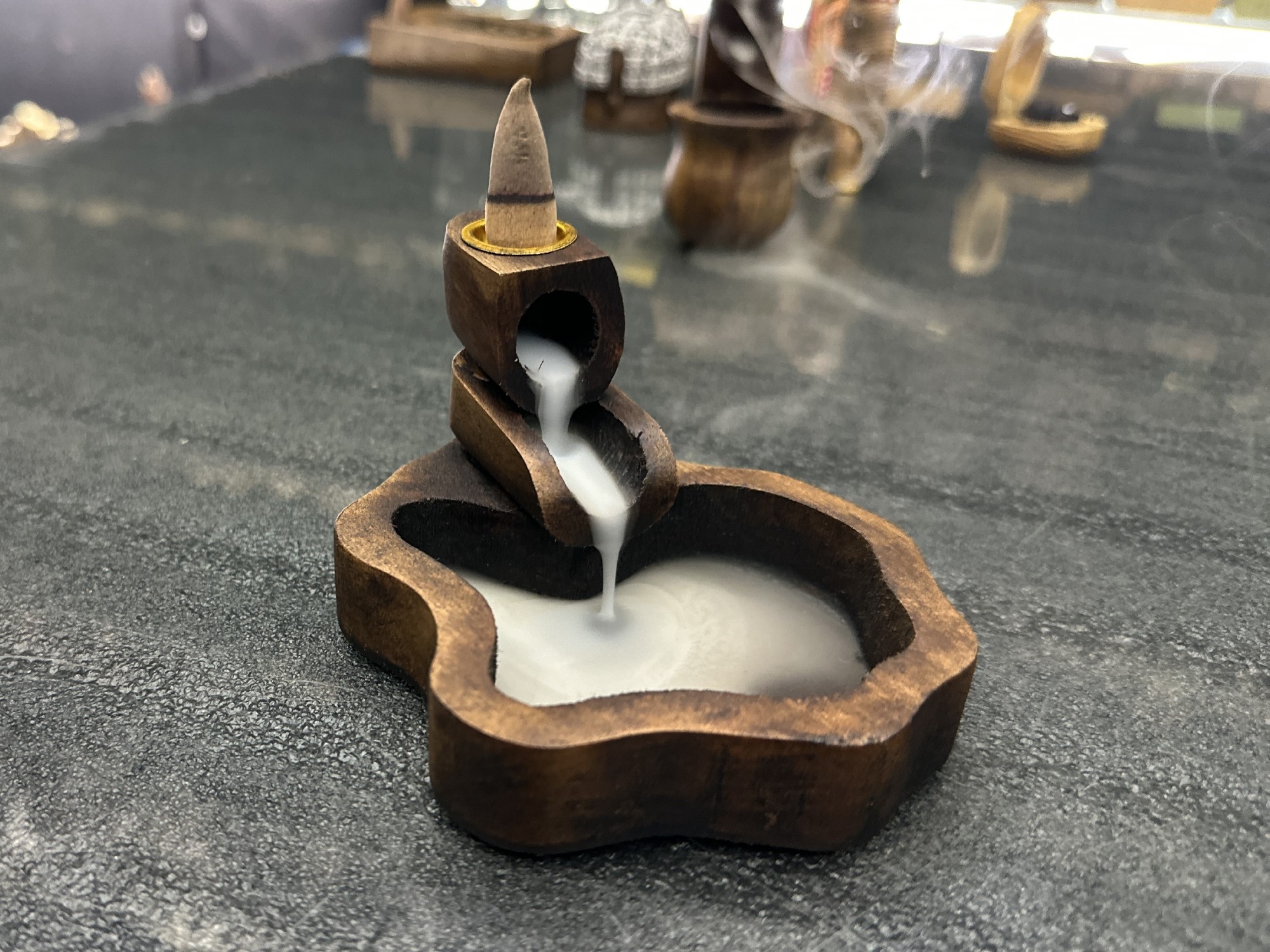 Räucherkegelhalter 'Waterfall', braun, aus Mangoholz, B 10 cm, T 9 cm, H 6 cm
