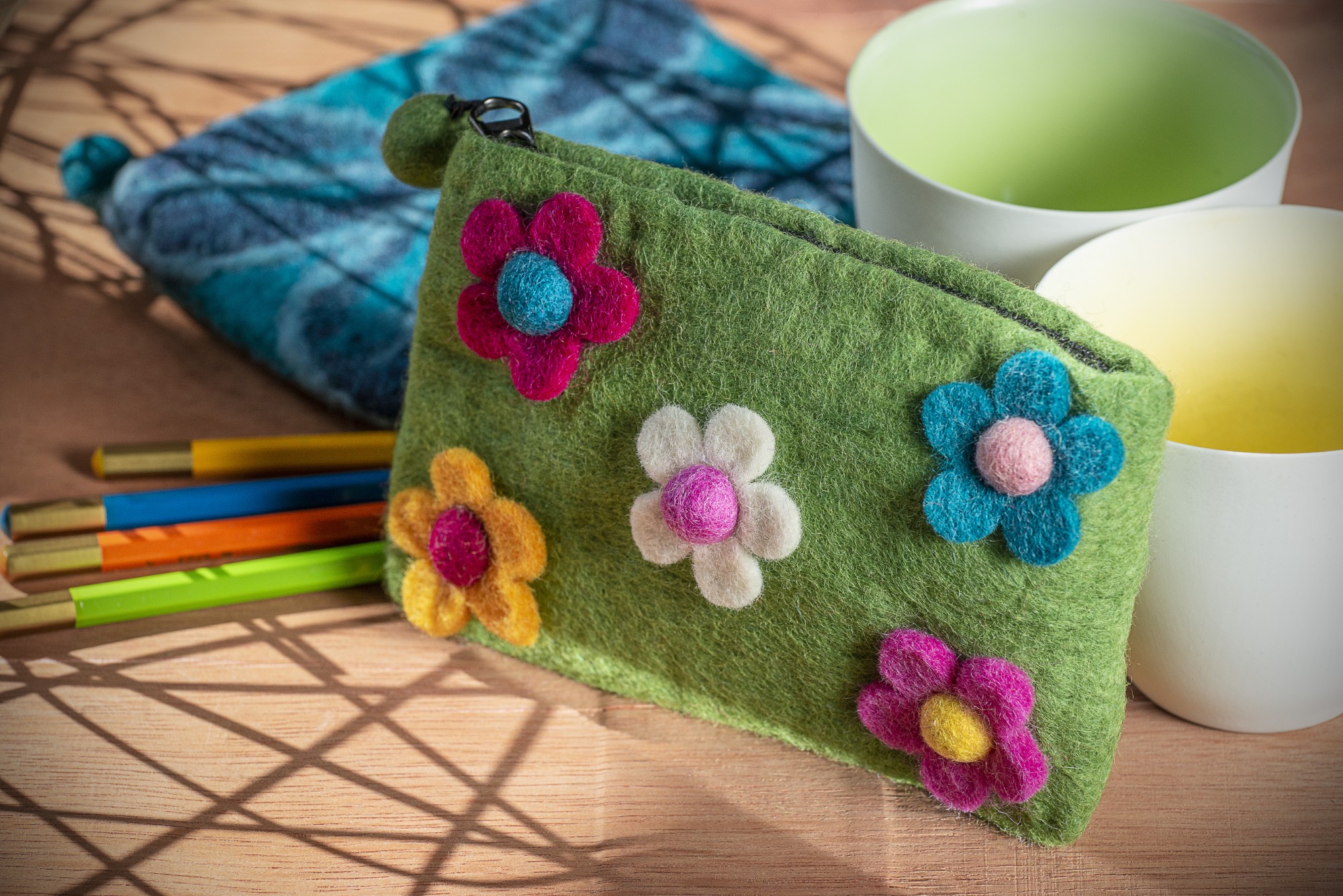 Filz-Etui 'Blumenwiese', oliv, B 16 cm, H 10 cm