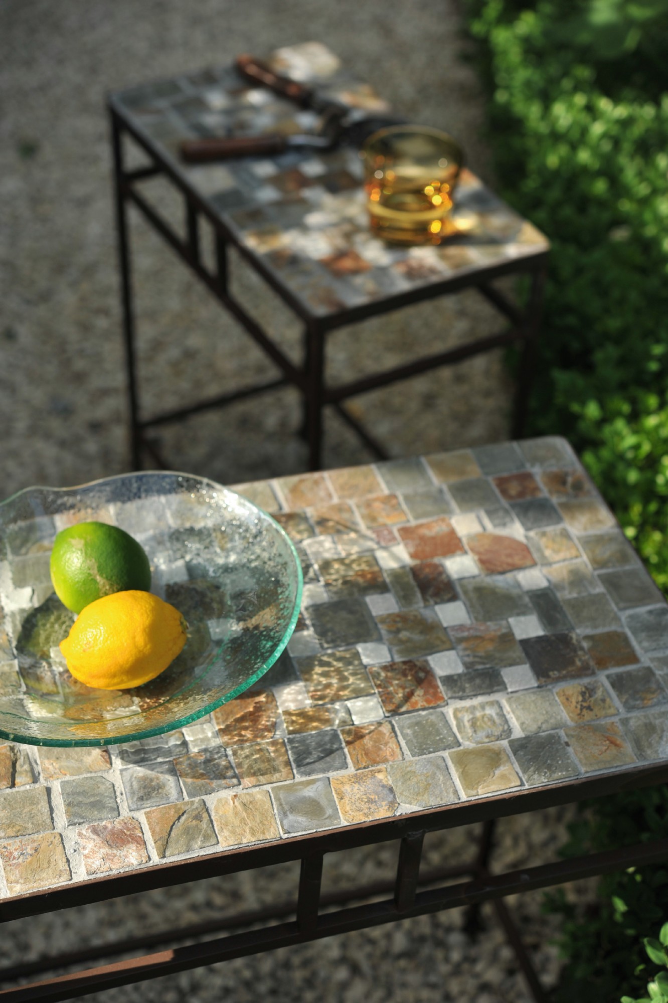 Rechteckiger Mosaiktisch 'Castille' L aus Naturstein, grau, braun, B 48 cm, L 30 cm, H 58 cm