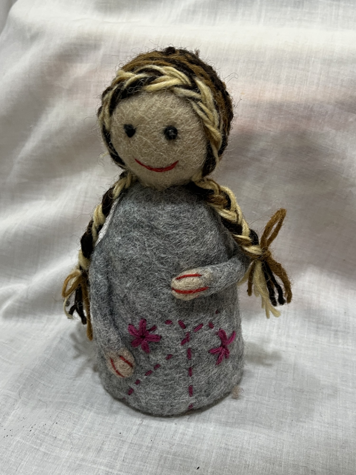 Eierwärmer 'Girl', grau, Ø 8 cm, H 18 cm