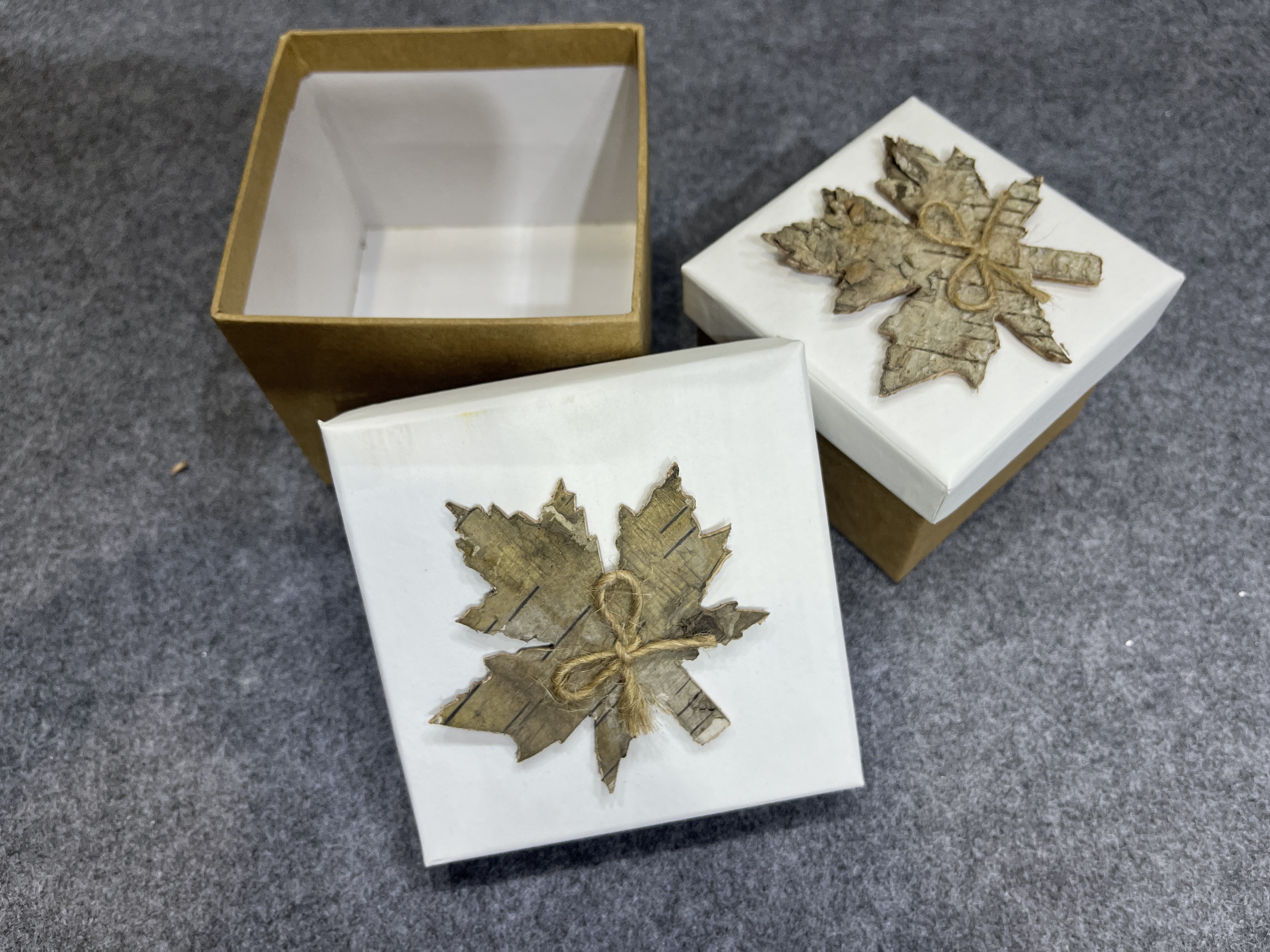 2er-Set Geschenkboxen 'Blatt', gold-weiß, natur