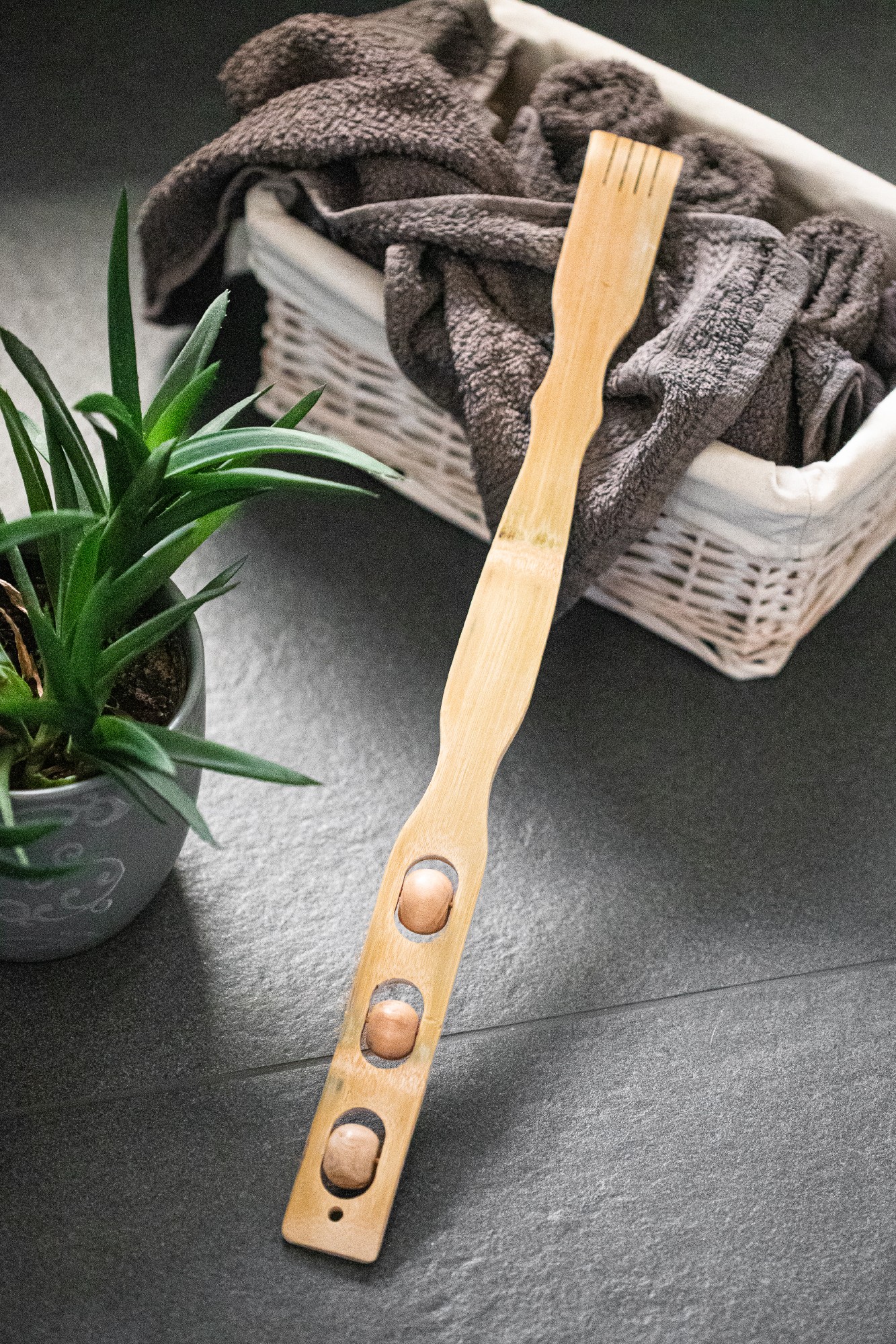Rückenkratzer aus Bambus, T 47 cm, B 3,8 cm