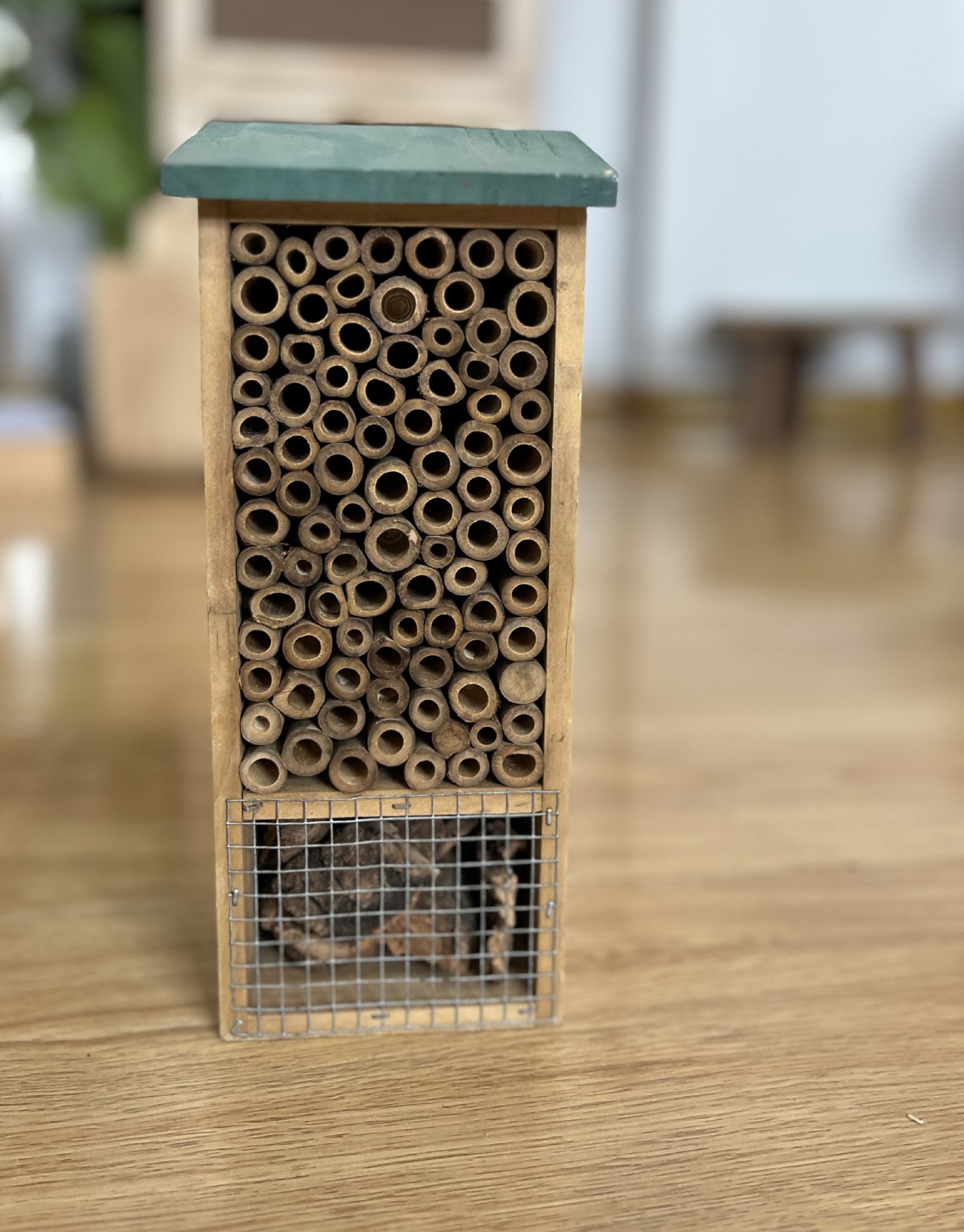 Insektenhotel, H 25 cm, B 9,5 cm, L 6,5 cm