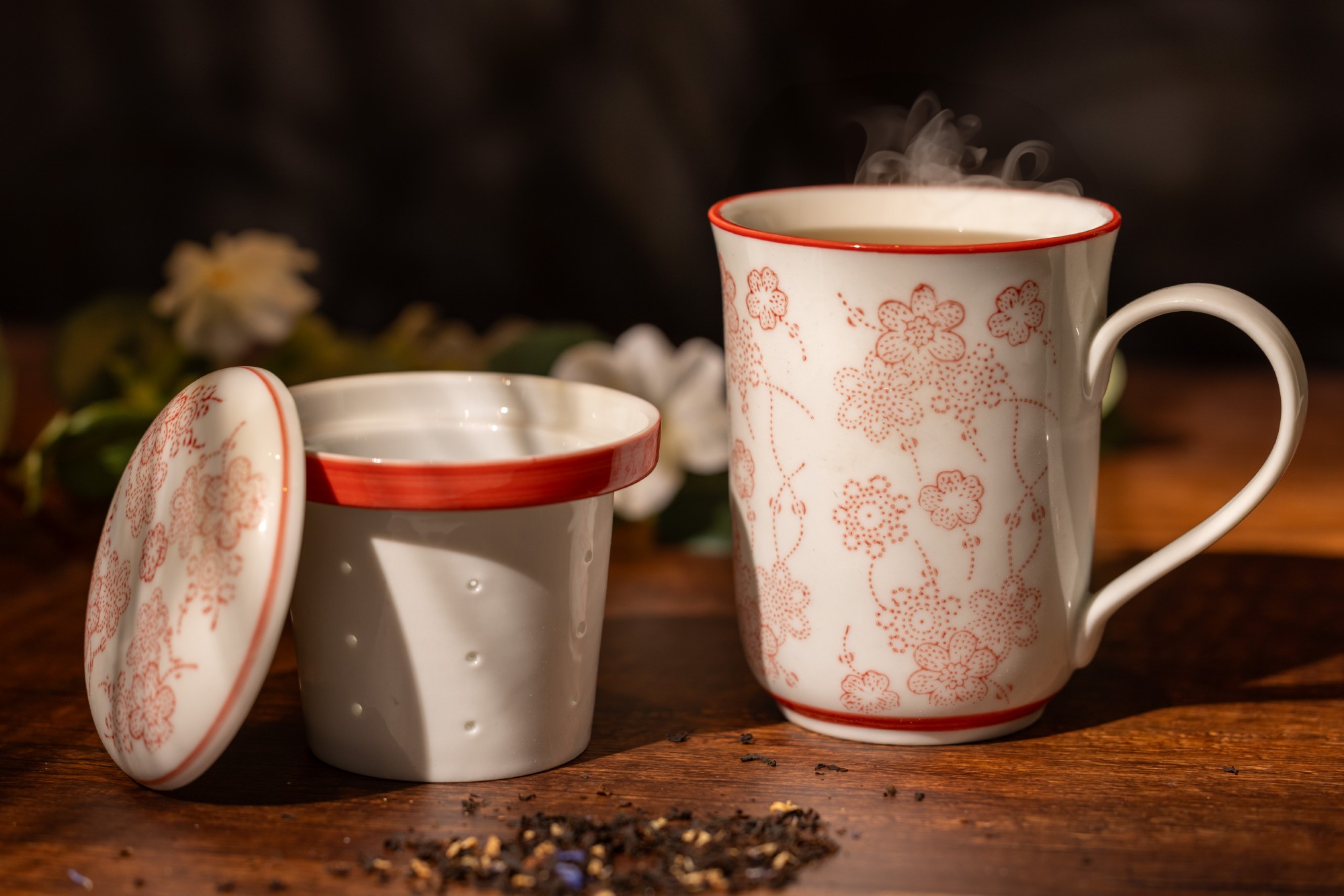 Teetasse 'Blossom' mit Teesieb, weiß, rot, H 13,5 cm, Ø 8,5 cm