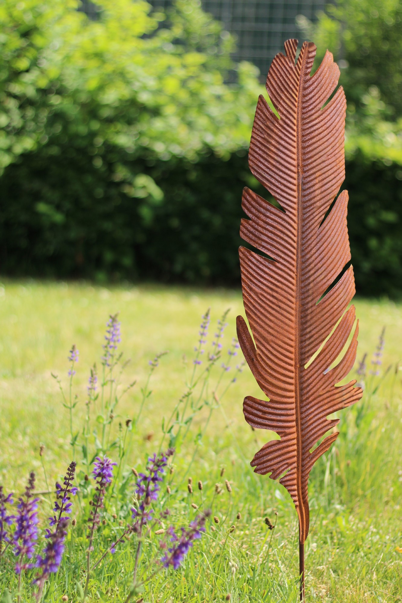 Gartenstecker 'Feder', rostbraun, T 2 cm, B 33 cm, H 110 cm
