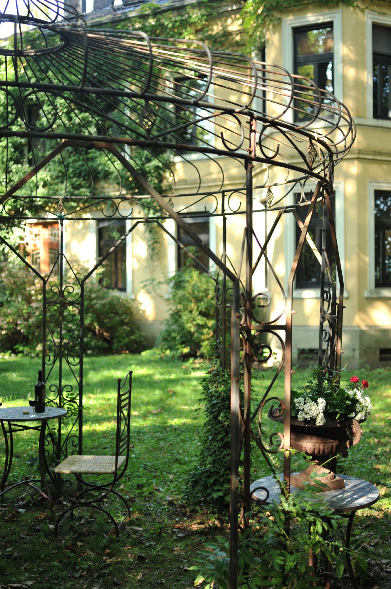 Gartenpavillon 'Percule', schwarz, Ø 365 cm
