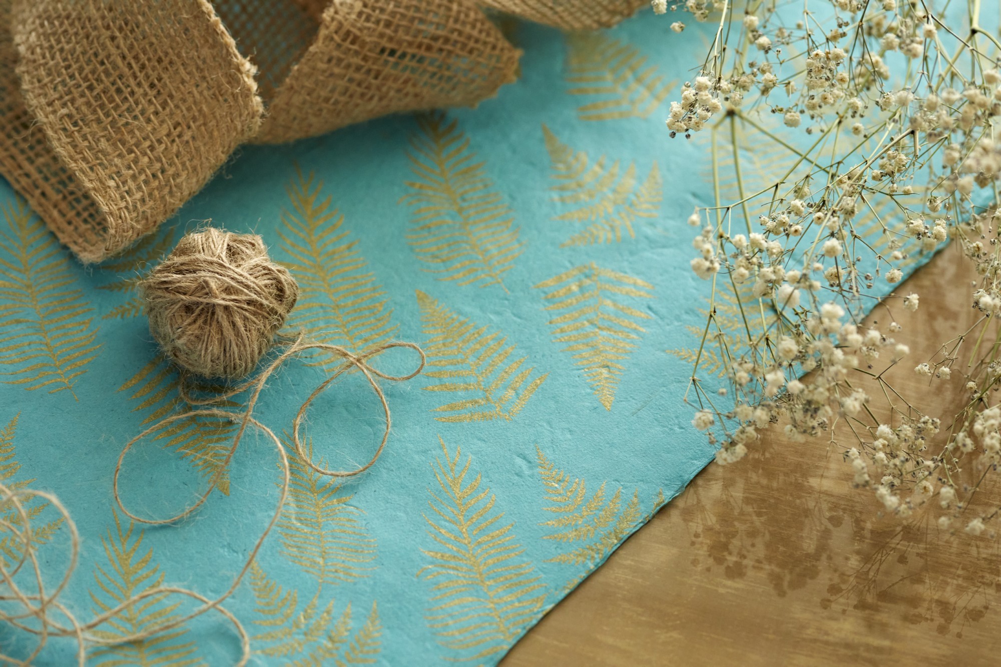 Geschenkpapier 'Farn', aqua, gold, L 76 cm, B 51 cm