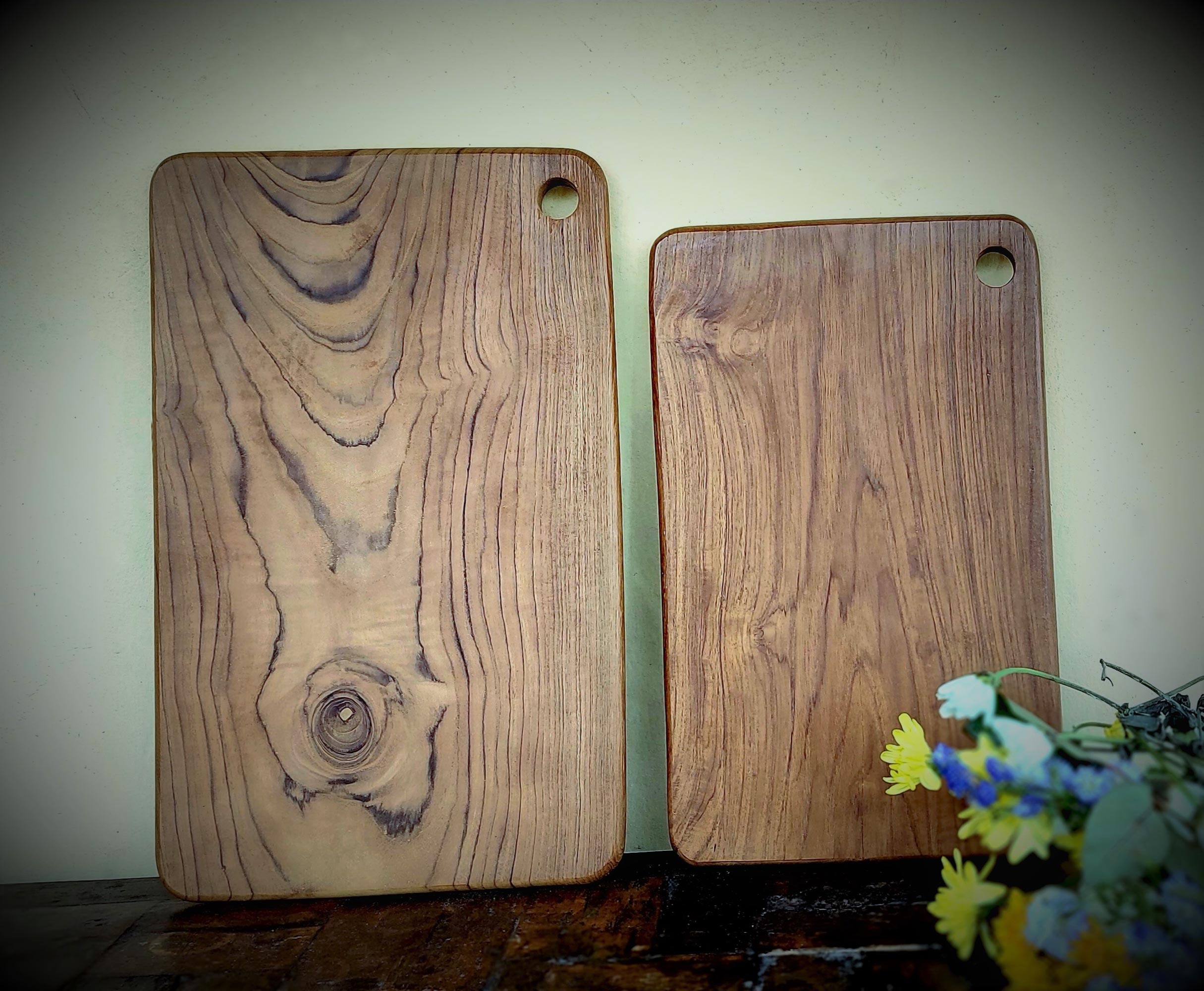 Schneidebrett aus Teak, B 40 cm, T 25 cm, H 1,5 cm