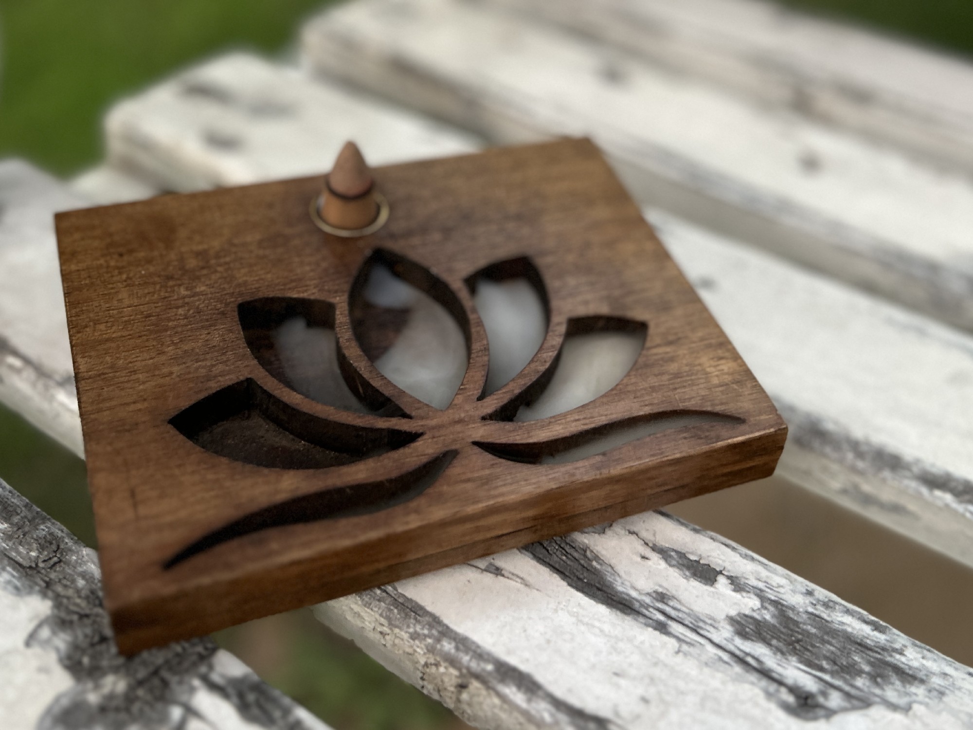 Räucherkegelhalter 'Lotus', aus Mangoholz, B 15 cm, L 12 cm, H 3,5 cm