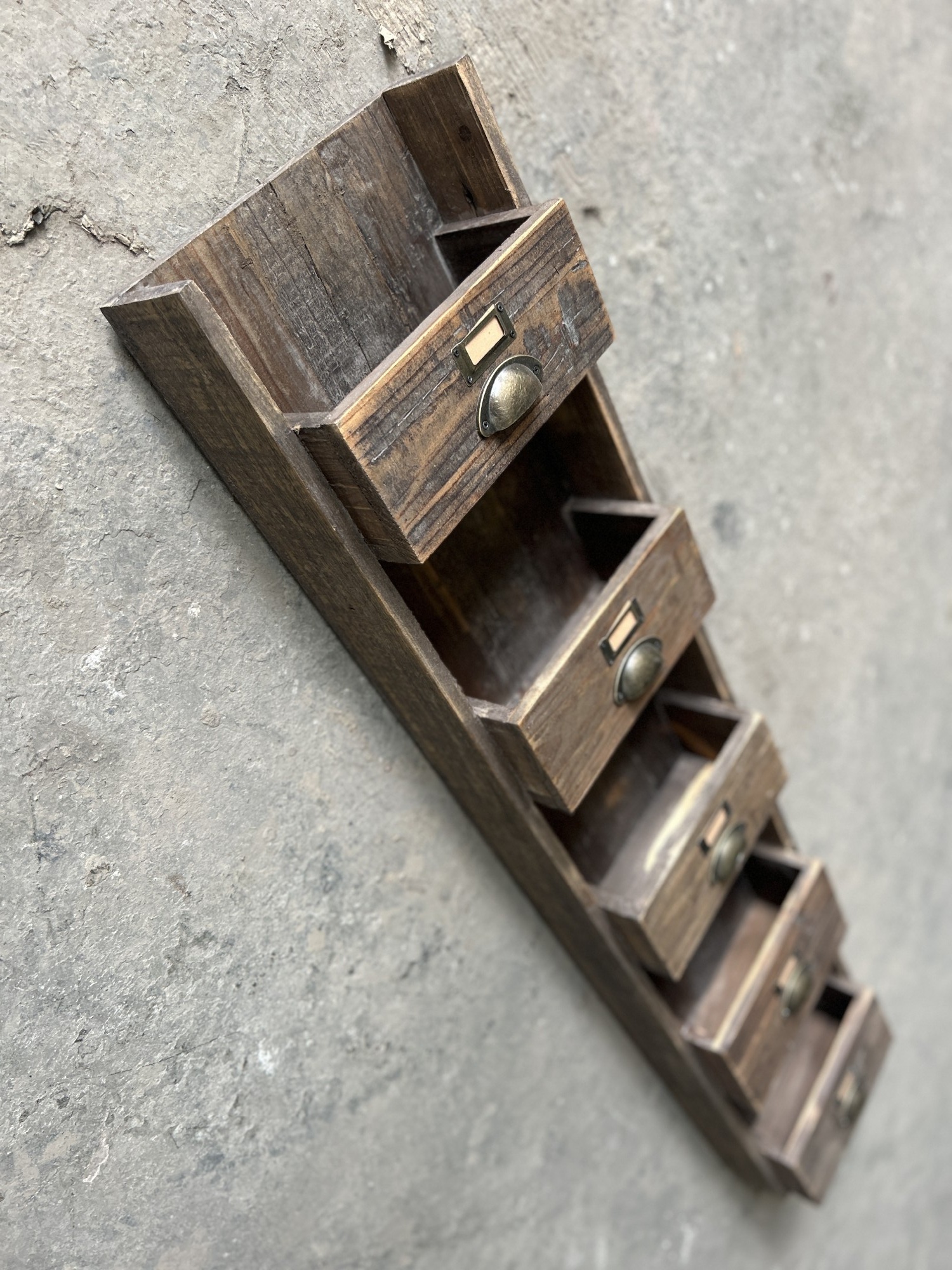 Holzregal mit 5 Fächern, aus recyceltem Holz, H 145 cm, B 30 cm, L 14 cm