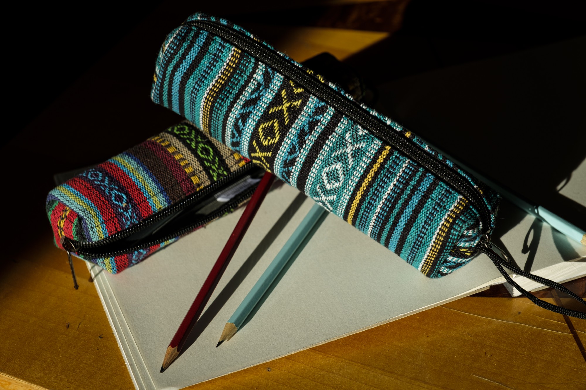 Stifteetui 'Denaina', echte Handarbeit aus Nepal, blau, multicolor, B 22 cm, H 5 cm