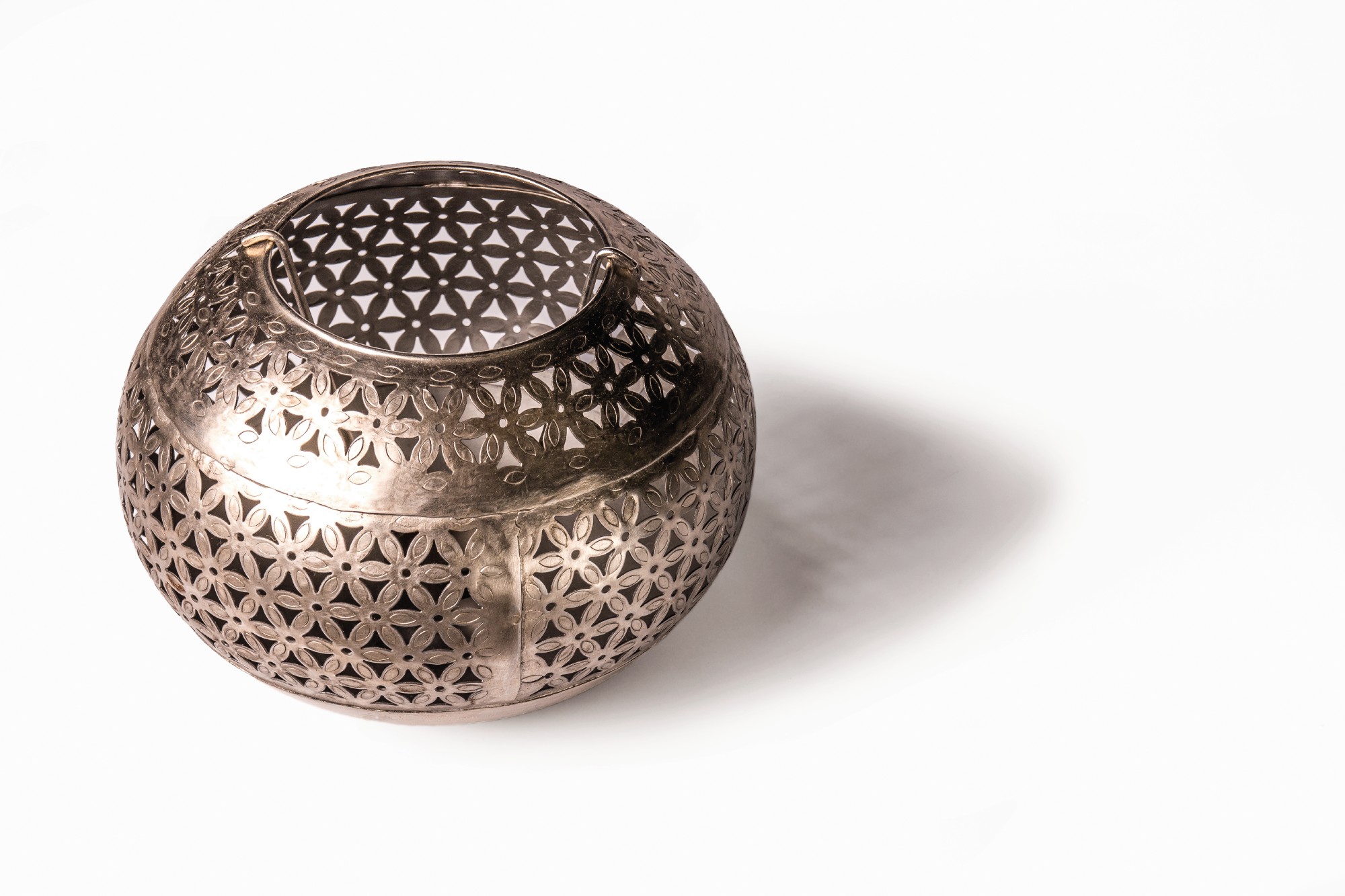 Teelichthalter 'Blumen', silber, Ø 16 cm, H 13 cm