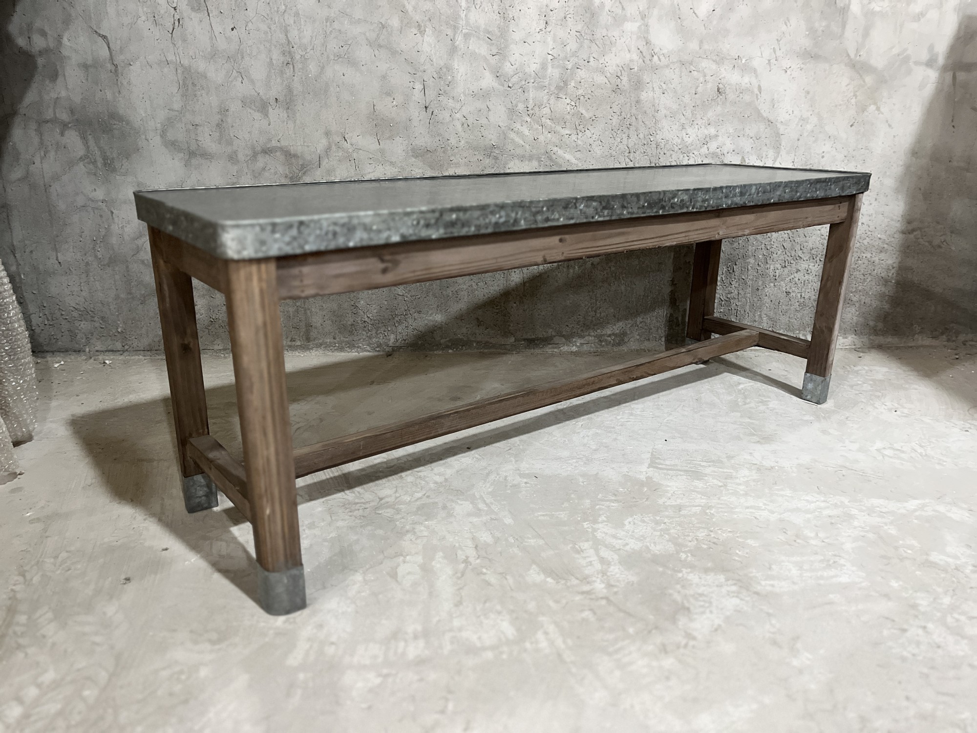 Holzbank, aus recyceltem Tannenholz und Zinkblech, B 117 cm, T 35 cm, H 44 cm