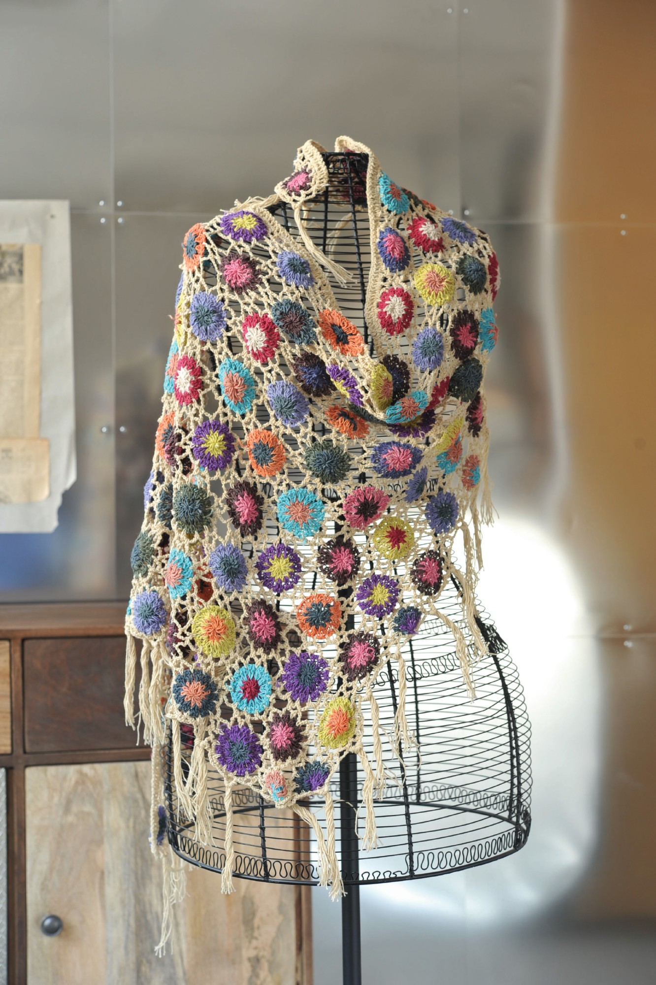 Dreieckiges Häkeltuch, altweiß/multicolor, L 165 cm, B 85 cm