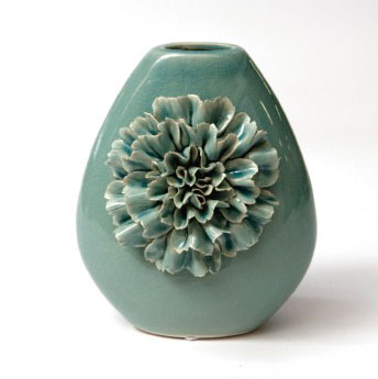 Keramikvase 'Dianthus Quadra' mit handmodellierten Blüten, L 17 cm, B 11,5 cm, H 20 cm