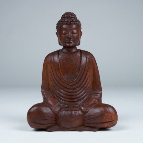 Handgeschnitzte Buddhafigur sitzend, L 8 cm, B 15 cm, H 22 cm