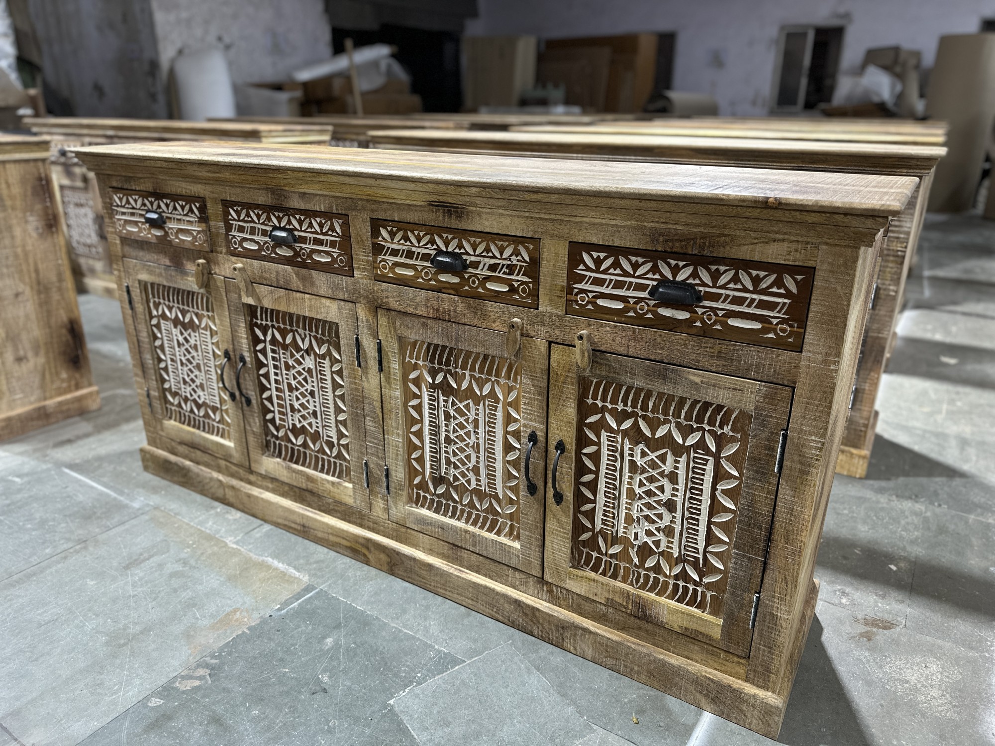 Sideboard 'Cleevsen' aus Mangoholz, braun, B 180 cm, T 40 cm, H 90 cm
