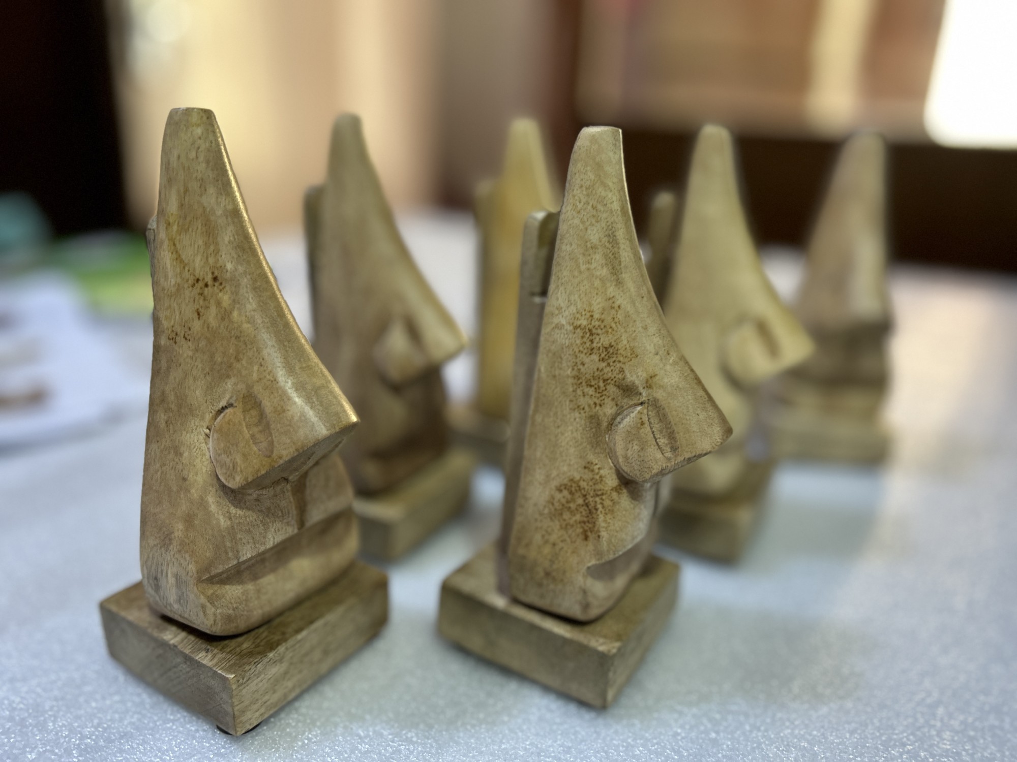 Brillenhalter 'Nose', aus Mangoholz, H 17 cm, B 6 cm, T 6 cm