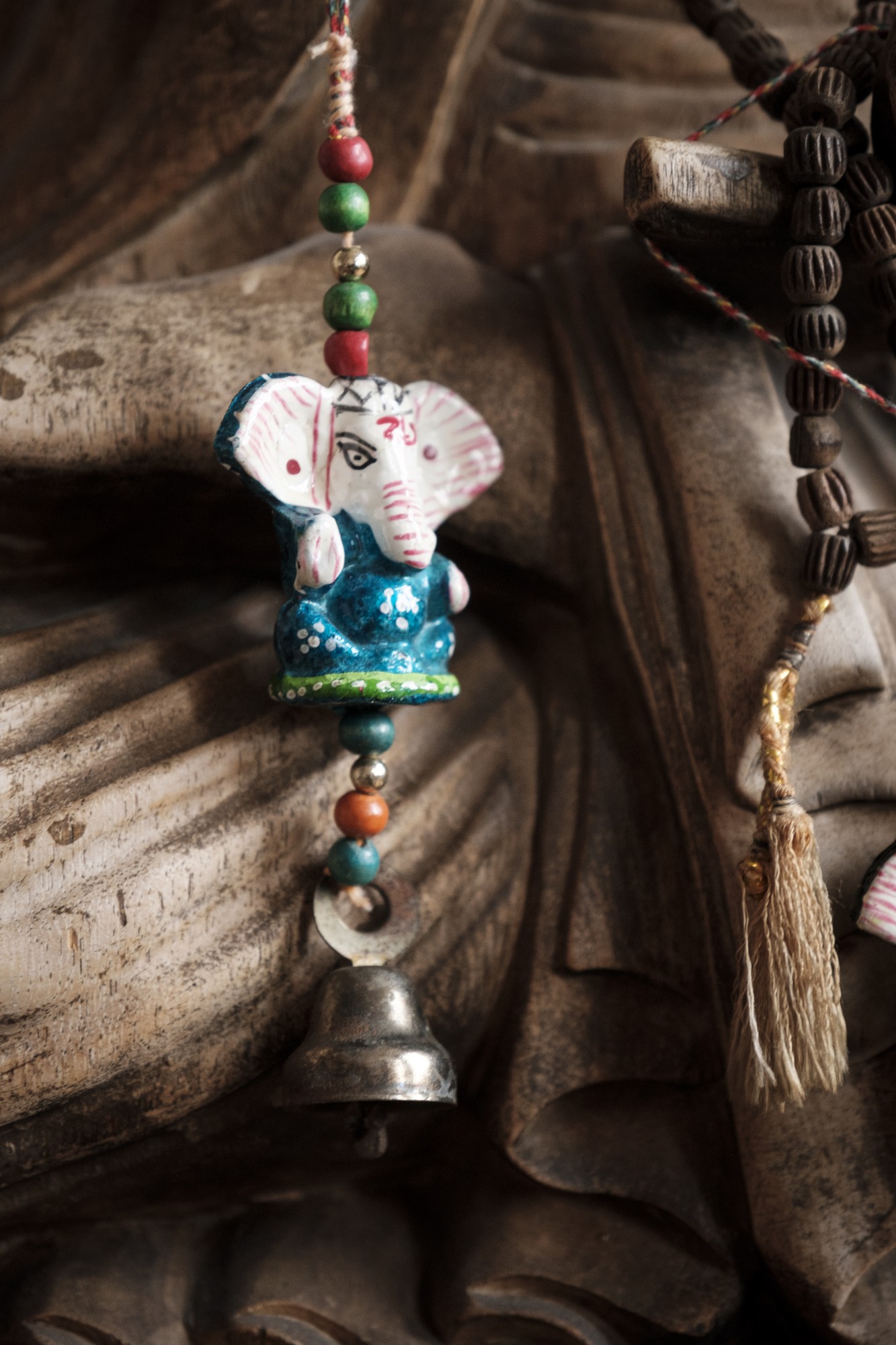 Anhänger 'Ganesh' blau mit Glocke, H 15 cm, B 5 cm