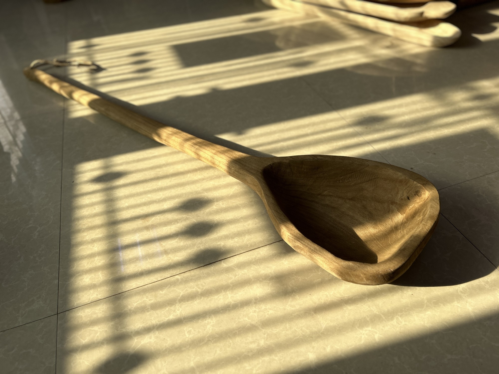 Holzlöffel aus Paulowniaholz, L 150 cm, B 31 cm, H 10 cm