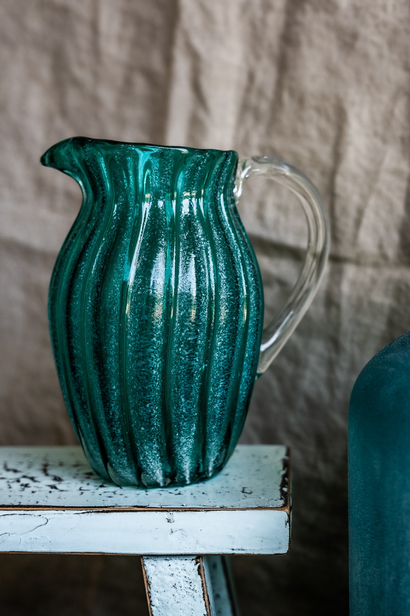Glaskaraffe 'Muschel', blaugrün, T 16 cm, B 12 cm, H 20 cm