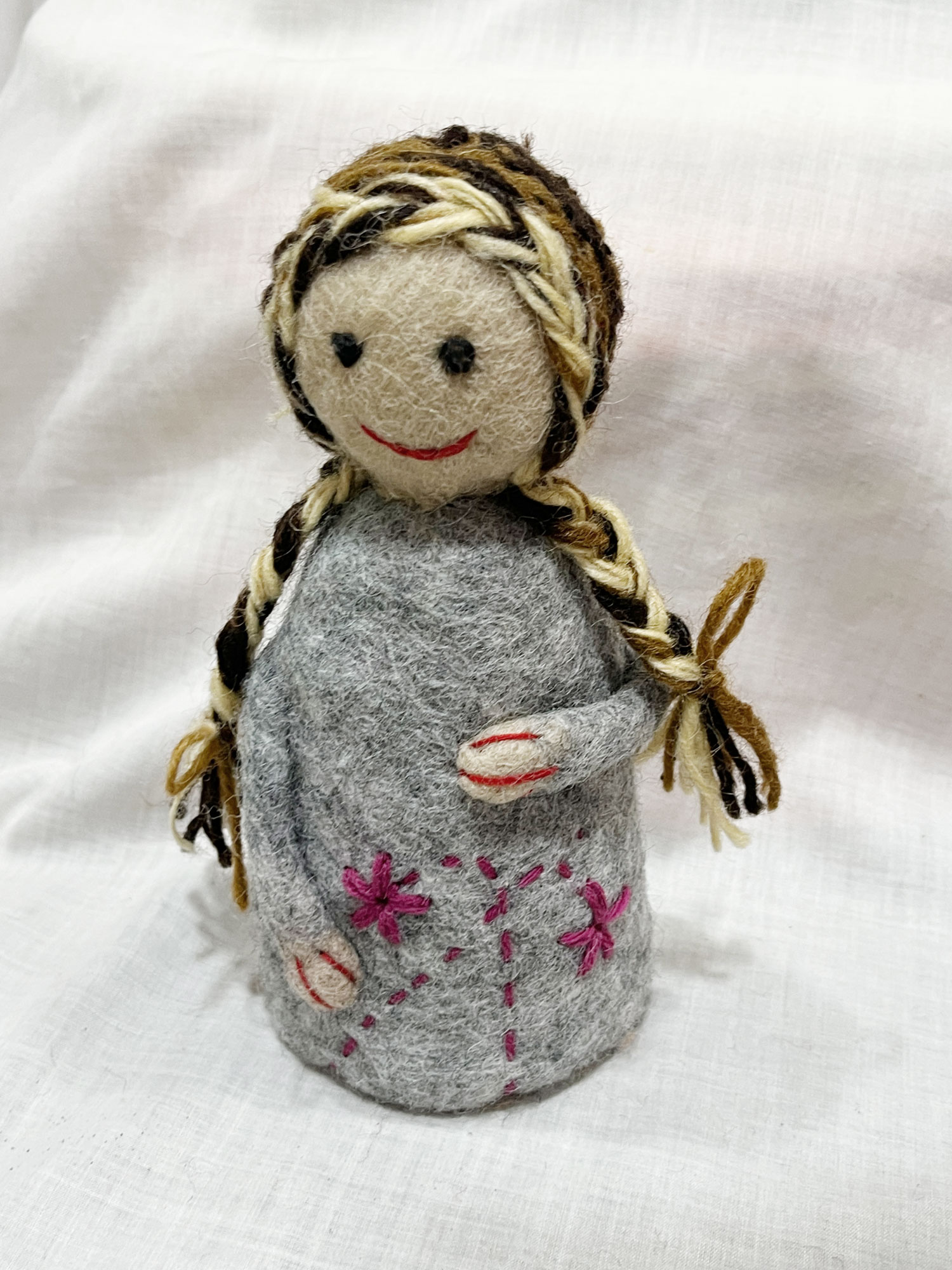 Eierwärmer 'Girl', grau, Ø 8 cm, H 18 cm