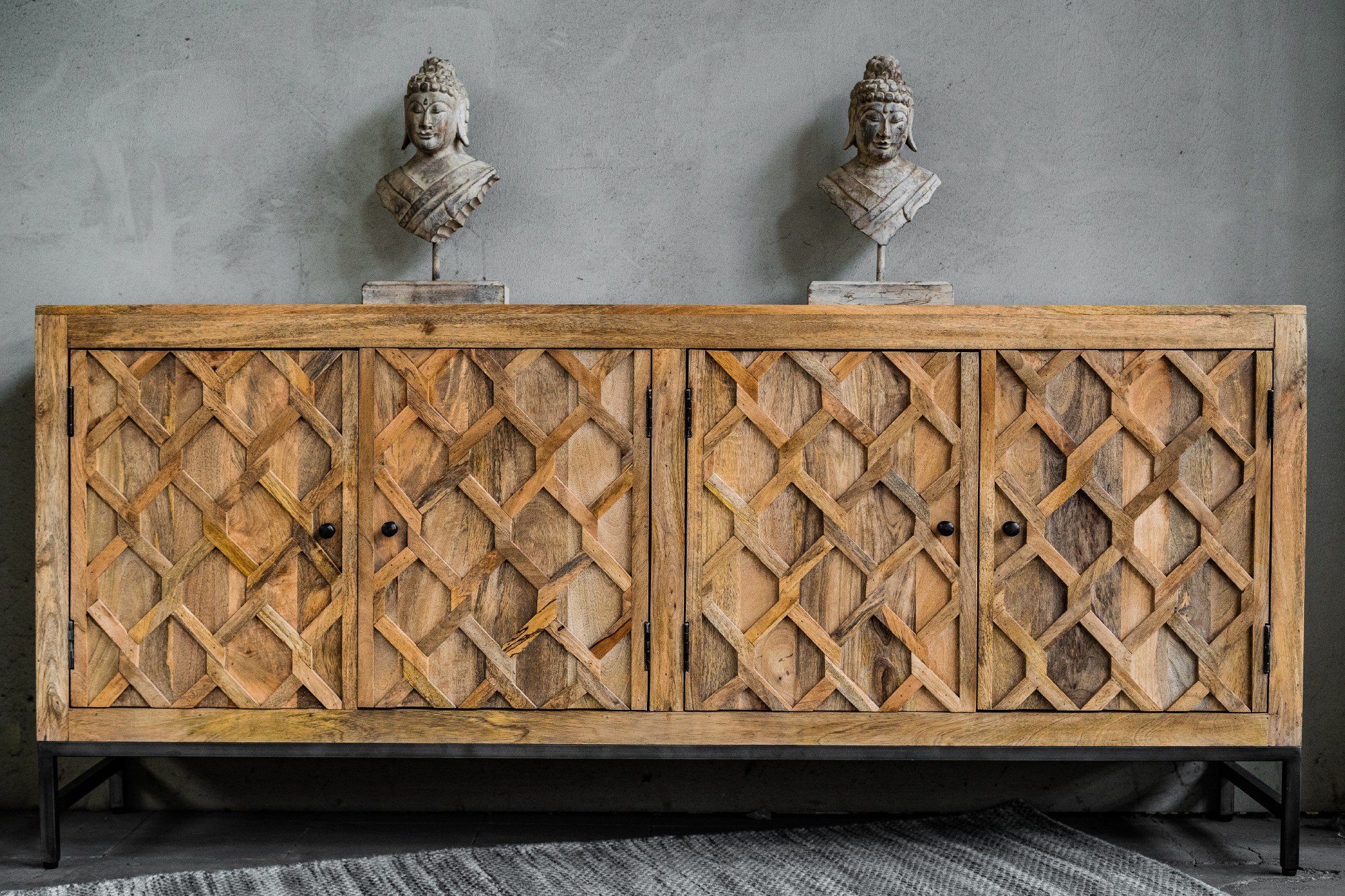 Sideboard aus Mangoholz, B 205 cm, H 92 cm, T 46 cm