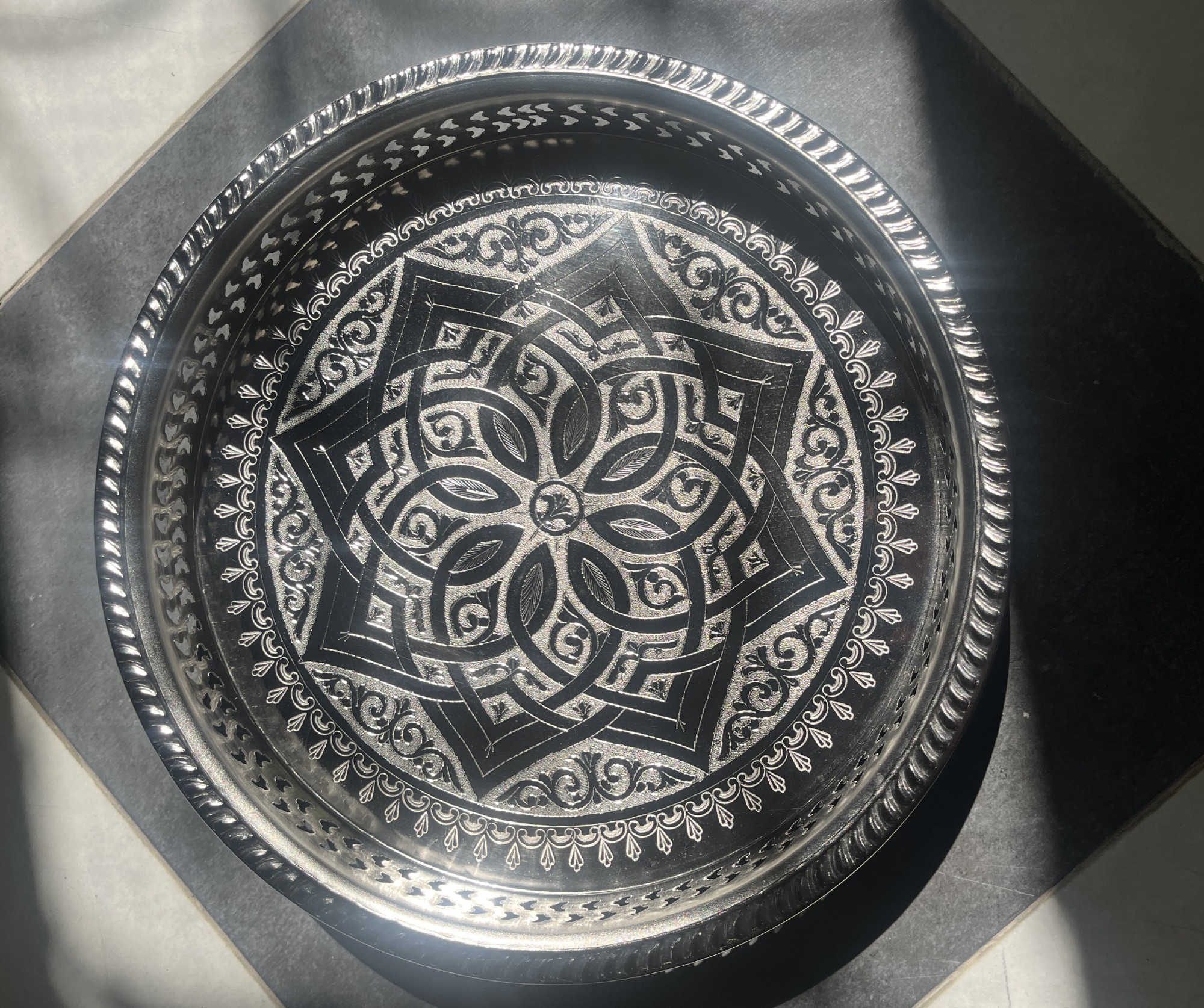 Teetablett 'Kelaa' mit Fuß, Ø 32 cm, H 5 cm