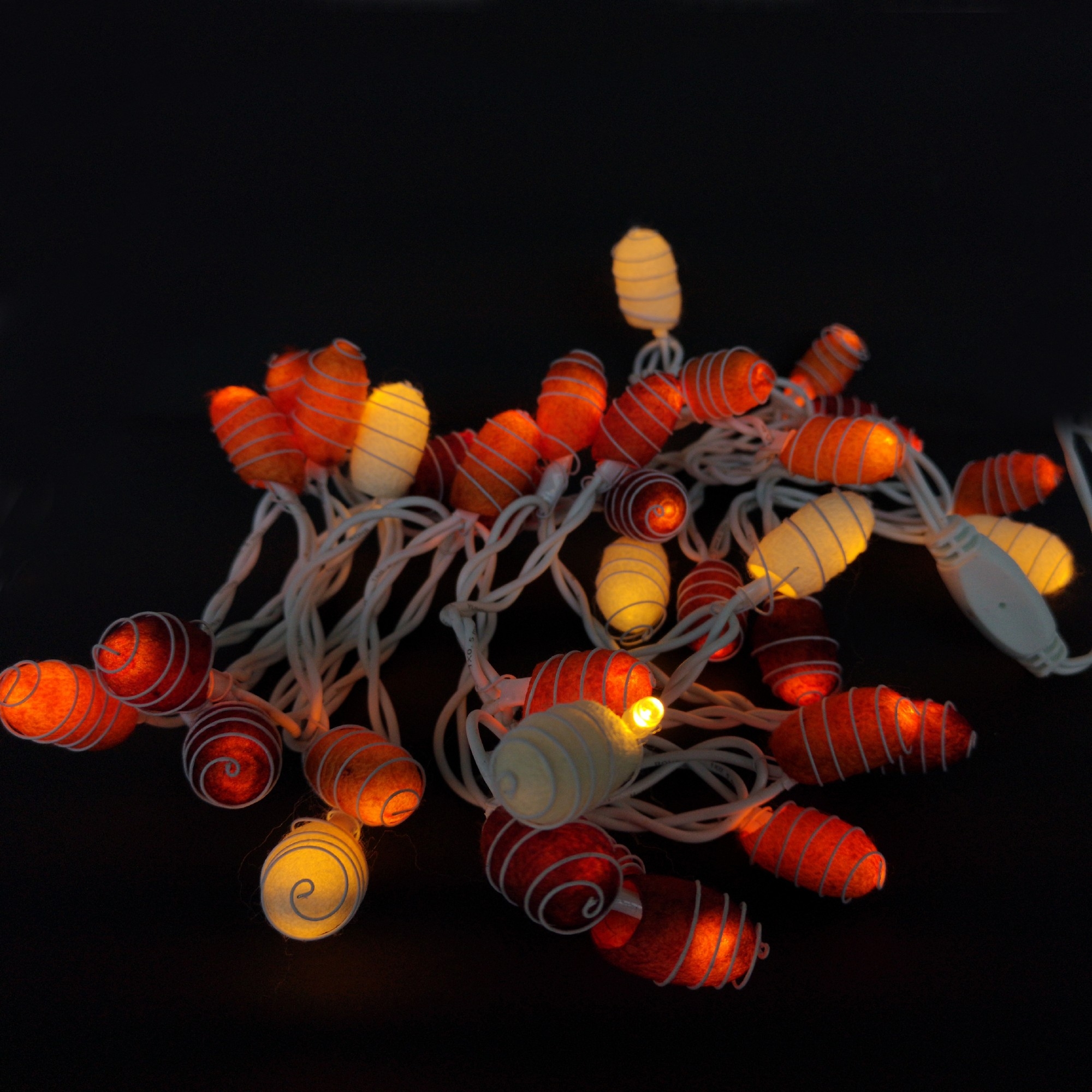Lichterkette Kokon 35er, montiert, LED, braun, rot, orange, L 470 cm