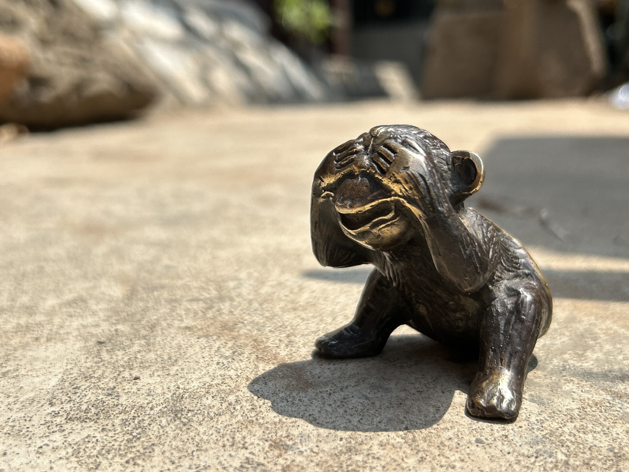 Bronze-Figur 'Affe', H 7 cm, B 5 cm, L 6 cm