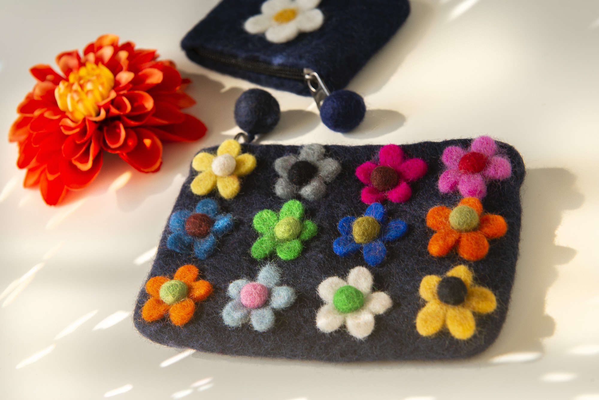 Filz-Etui 'Blumen', grau, multicolor, B 16 cm, H 10 cm
