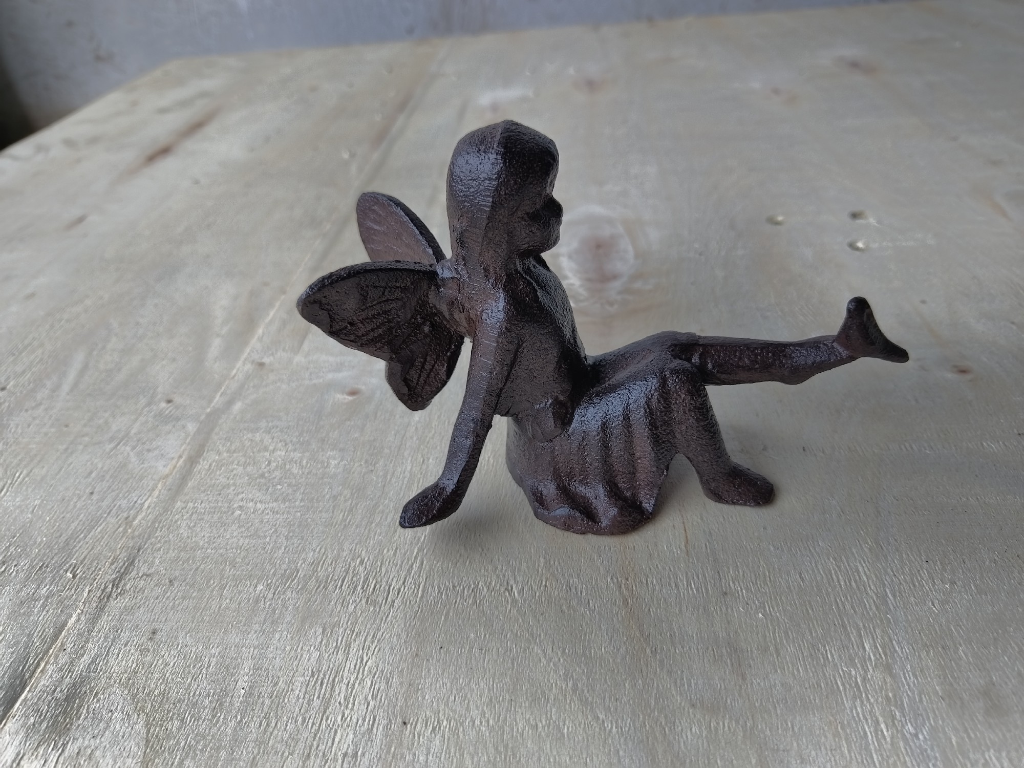 Engelchen-Skulptur, aus Gusseisen, B 9 cm, T 13 cm, H 8,5 cm 