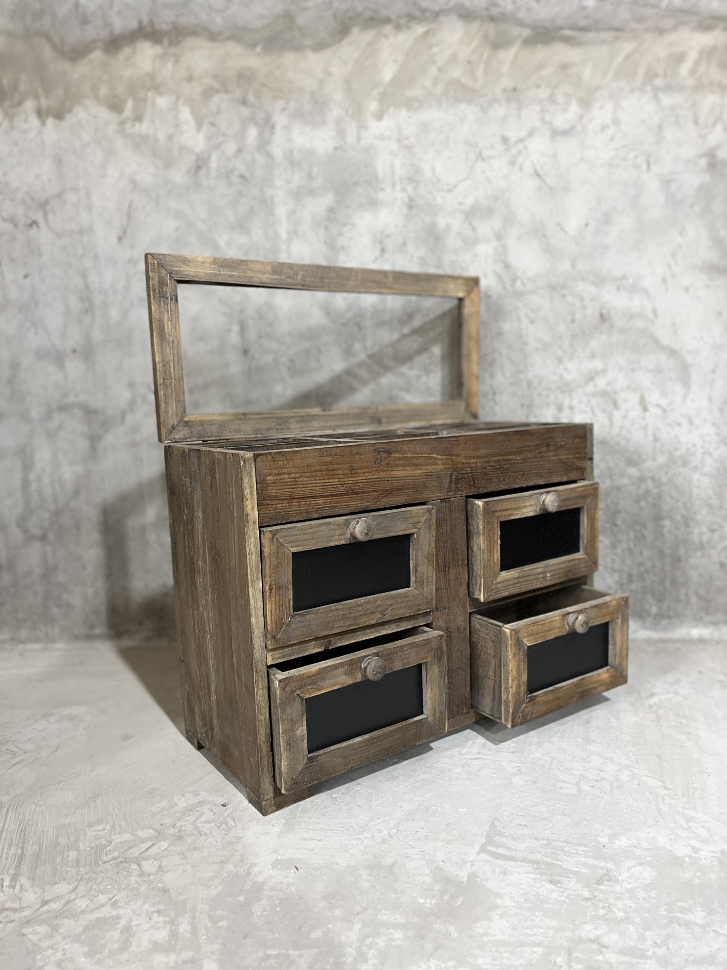 Holzkasten mit Glasdeckel und Schubladen, aus recyceltem Holz, B 57 cm, H 43 cm, T 24 cm