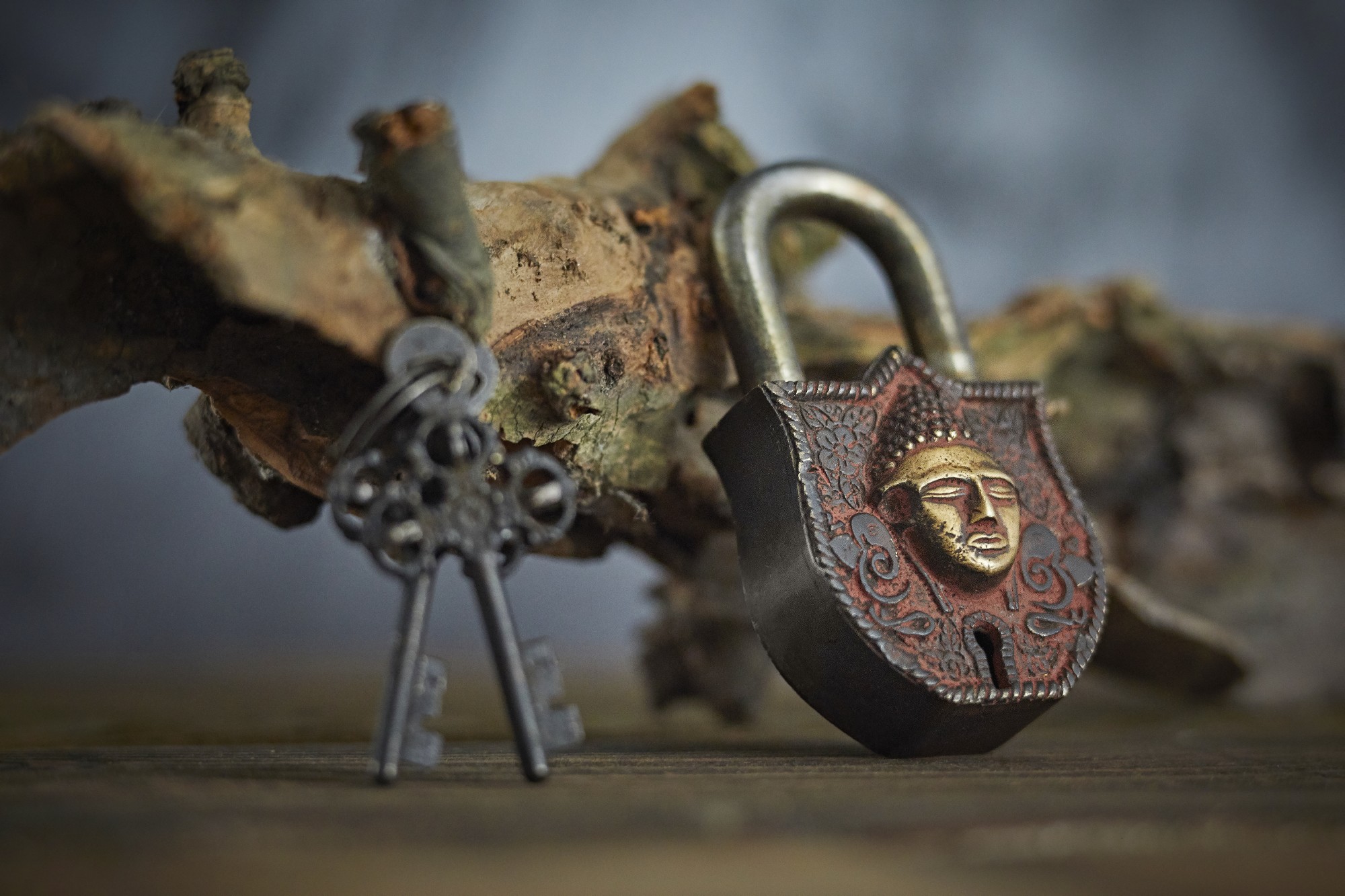 Schloss 'Buddha', rot, H 11,5 cm